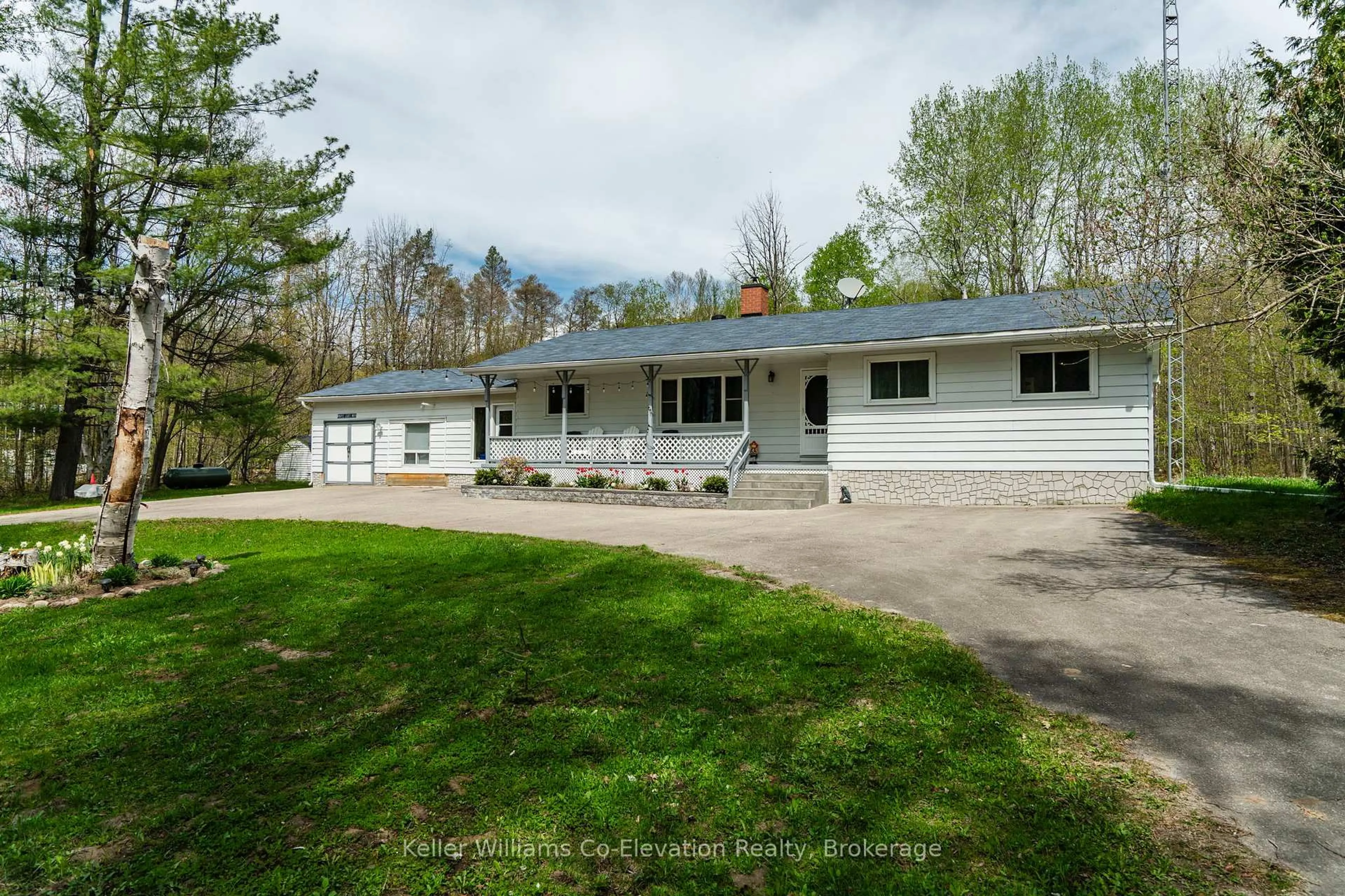 A pic from outside/outdoor area/front of a property/back of a property/a pic from drone, unknown for 1467 Rosemount Rd, Tay Ontario L0K 2C0