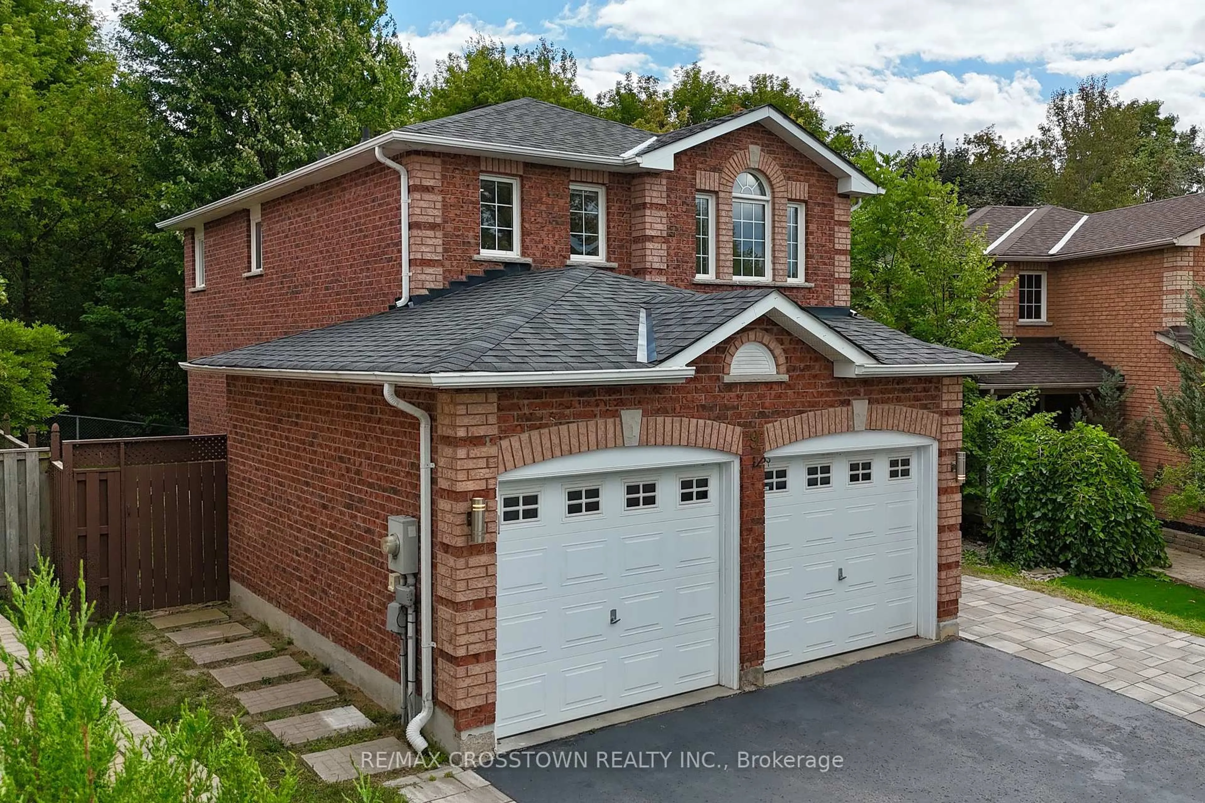 Home with brick exterior material, street for 9 McKenzie Cres, Barrie Ontario L4N 5R5