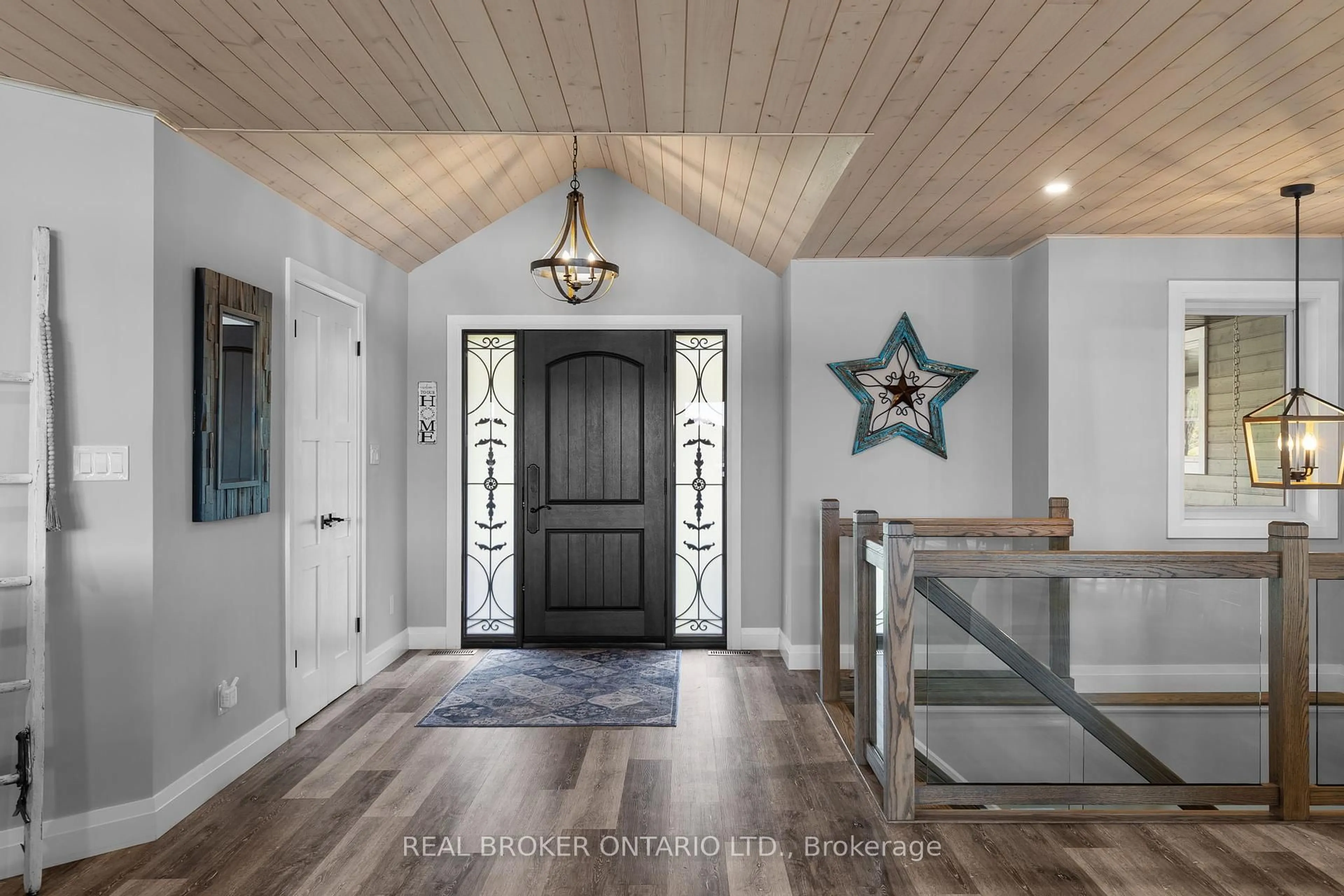 Indoor entryway for 241 Eight Mile Point Rd, Oro-Medonte Ontario L3V 6H1