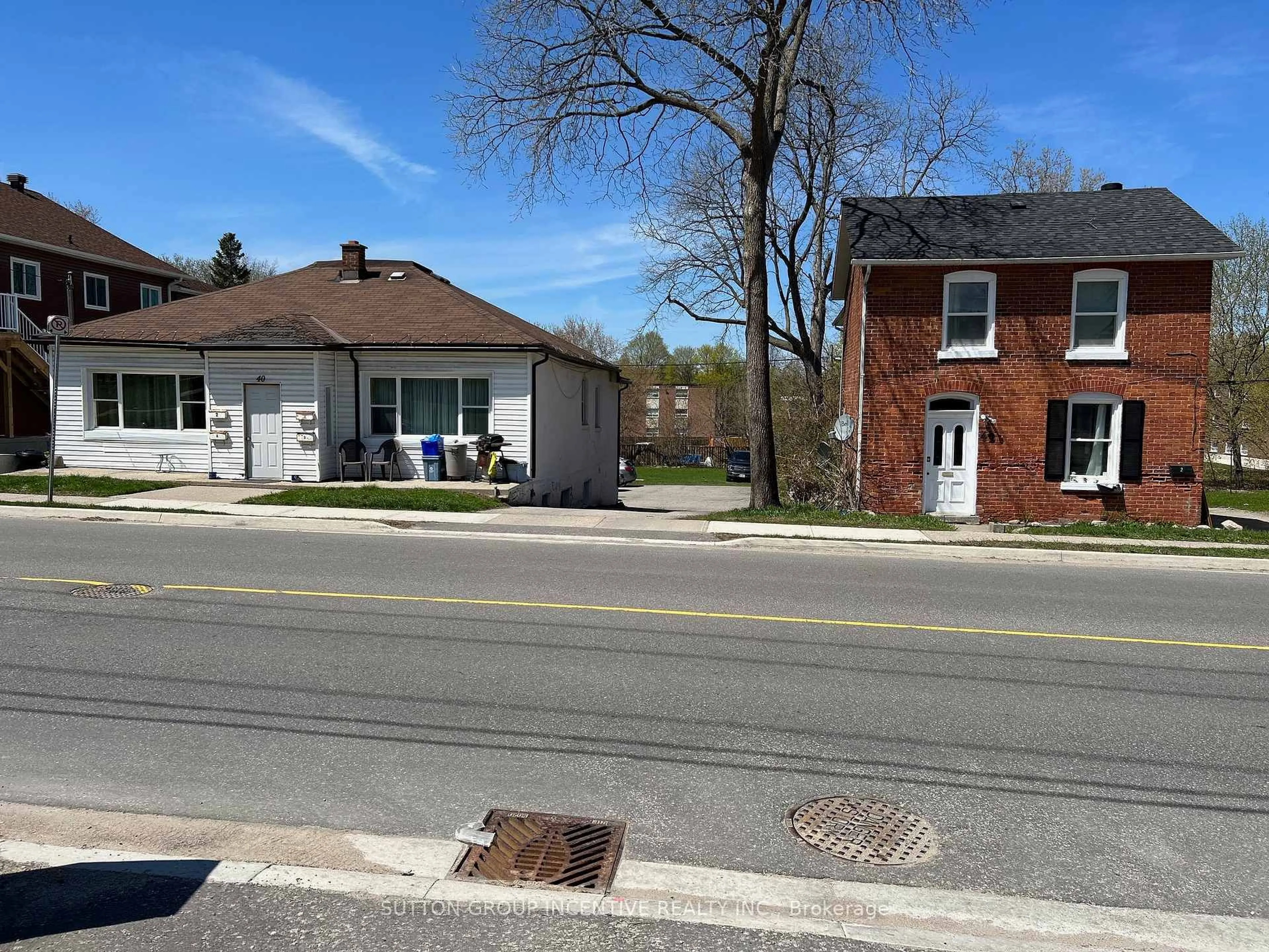 A pic from outside/outdoor area/front of a property/back of a property/a pic from drone, street for 40, 42 penetang St, Barrie Ontario L4M 1V6