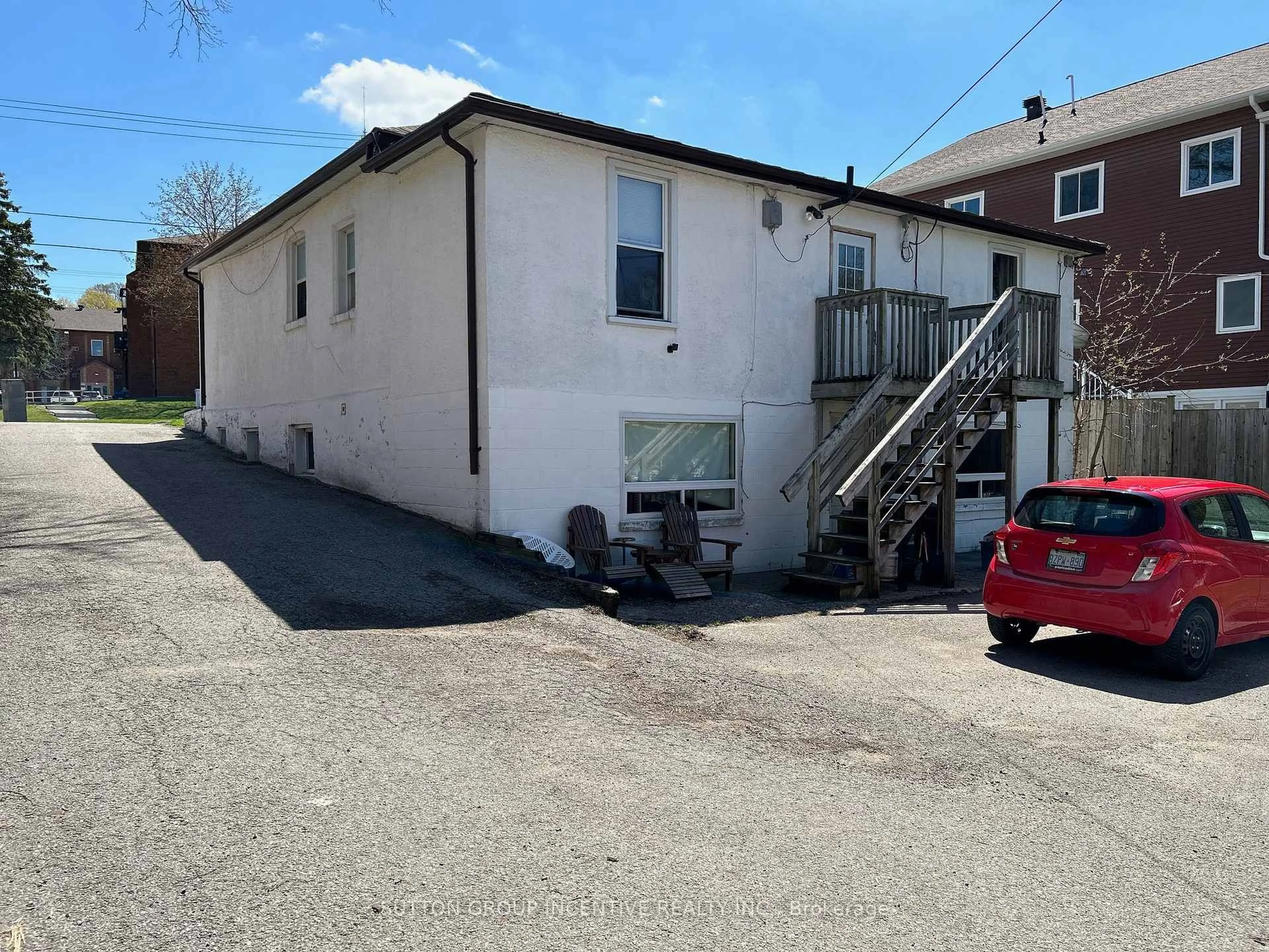 Unknown for 40, 42 penetang St, Barrie Ontario L4M 1V6