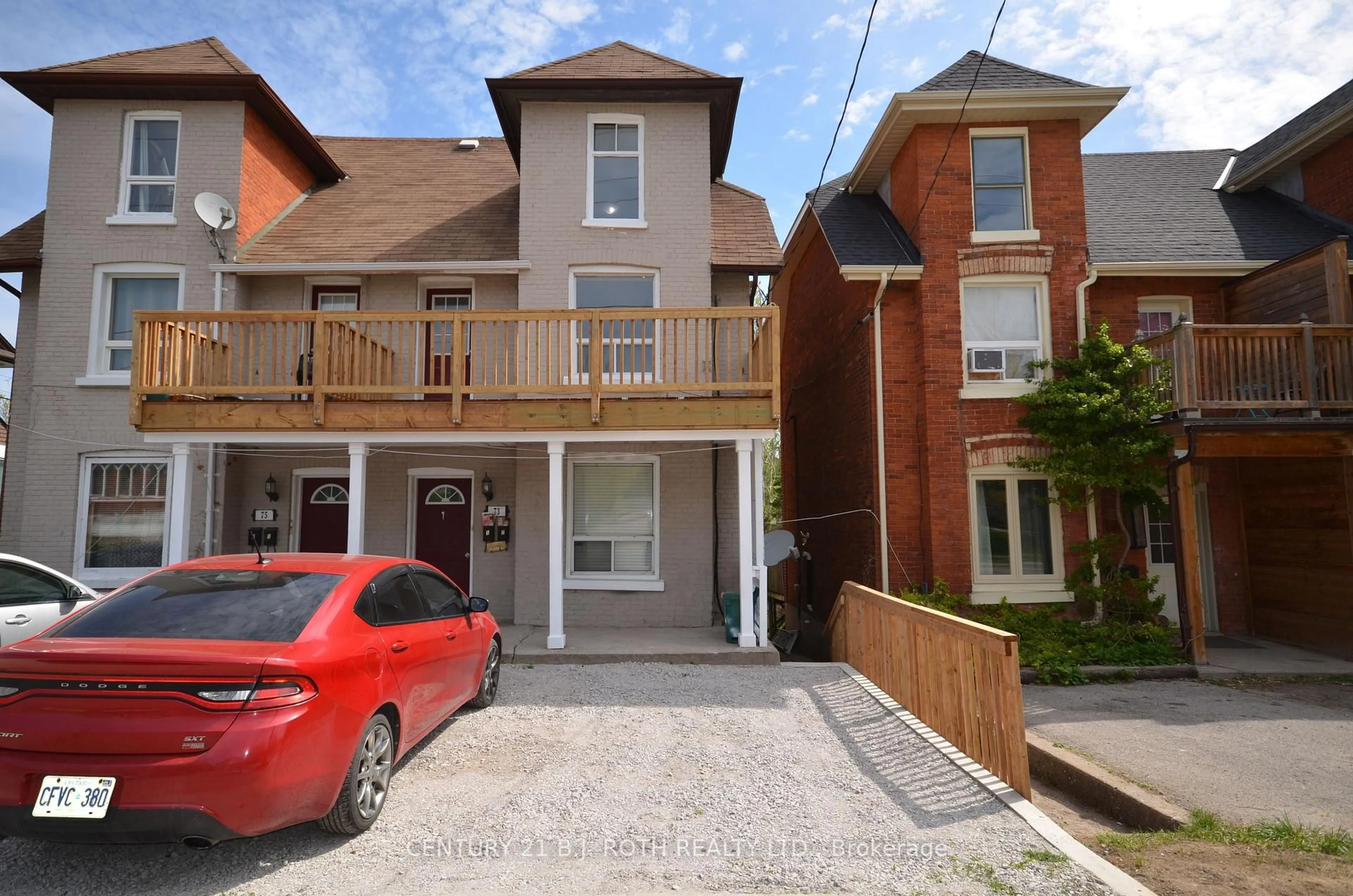 A pic from outside/outdoor area/front of a property/back of a property/a pic from drone, street for 73 High St, Barrie Ontario L4N 1W5