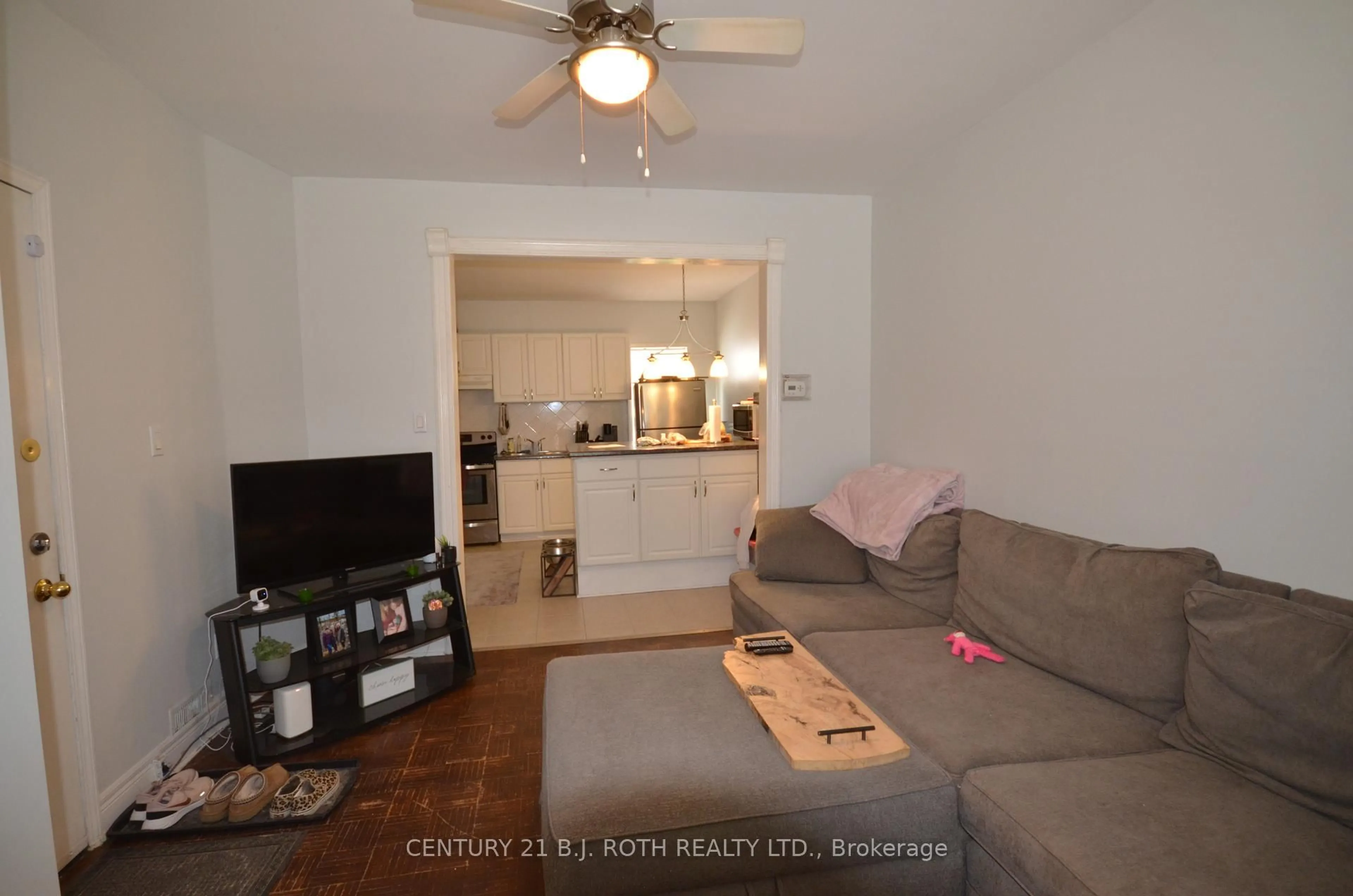 Living room with furniture, unknown for 73 High St, Barrie Ontario L4N 1W5