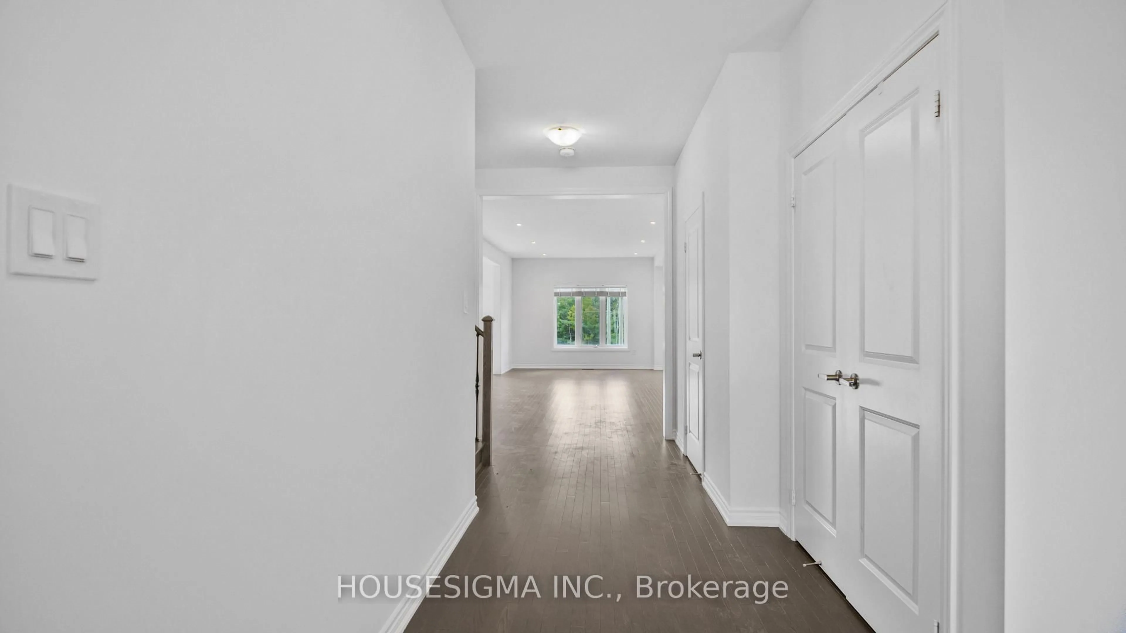 Indoor entryway for 13 Muirfield Dr, Barrie Ontario L4N 5E9