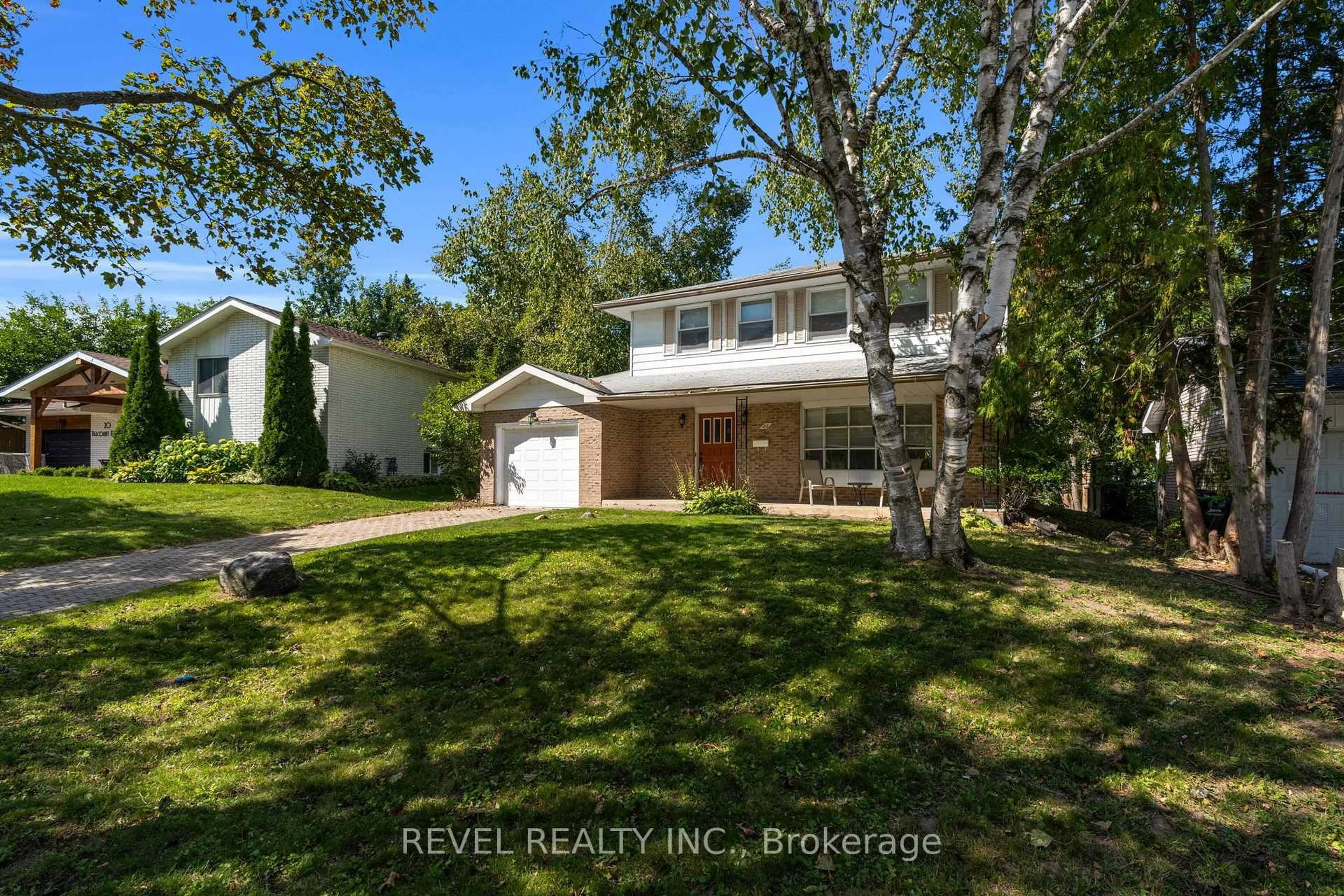 A pic from outside/outdoor area/front of a property/back of a property/a pic from drone, street for 22 Belcourt Ave, Barrie Ontario L4M 4E3