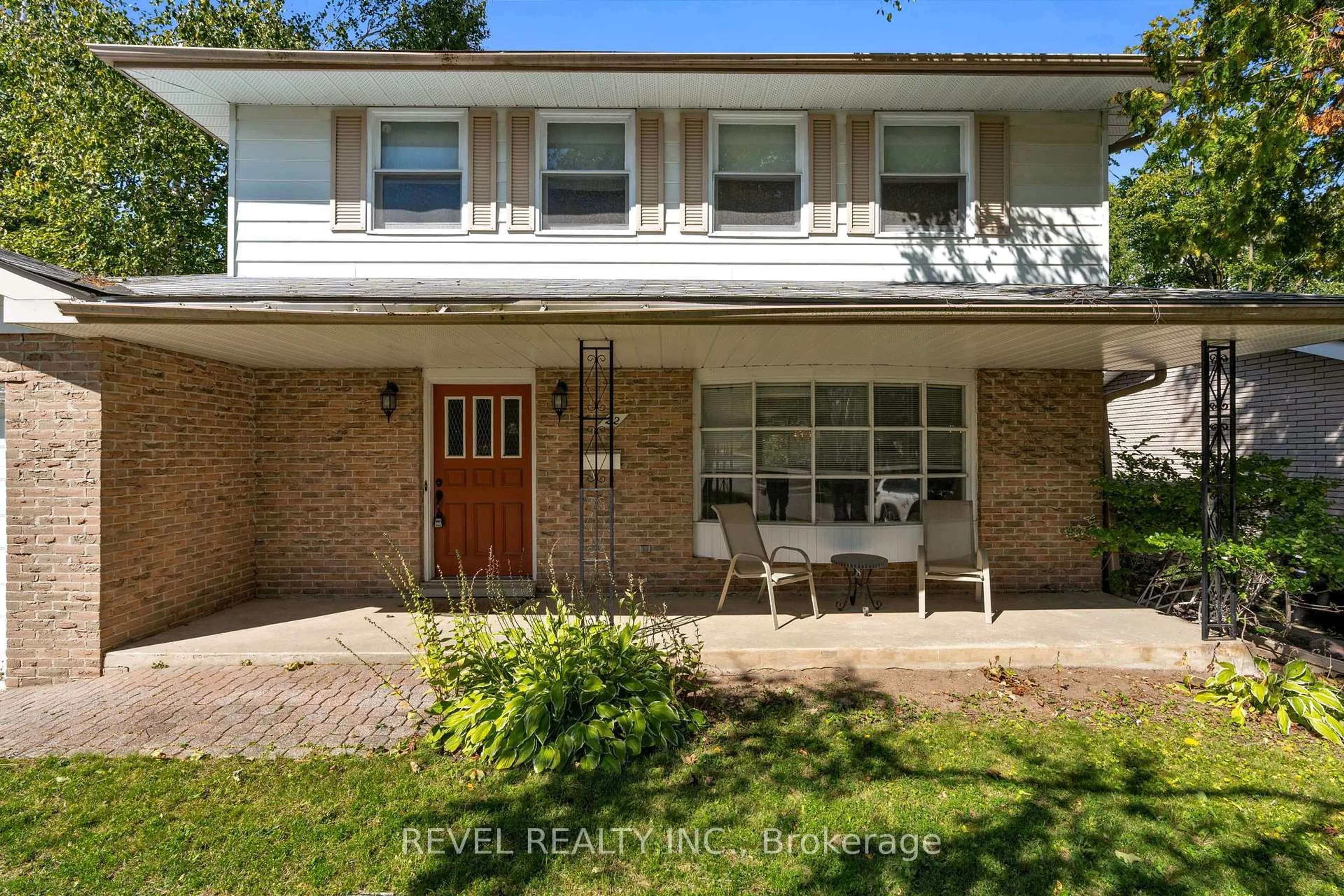 Home with brick exterior material, street for 22 Belcourt Ave, Barrie Ontario L4M 4E3