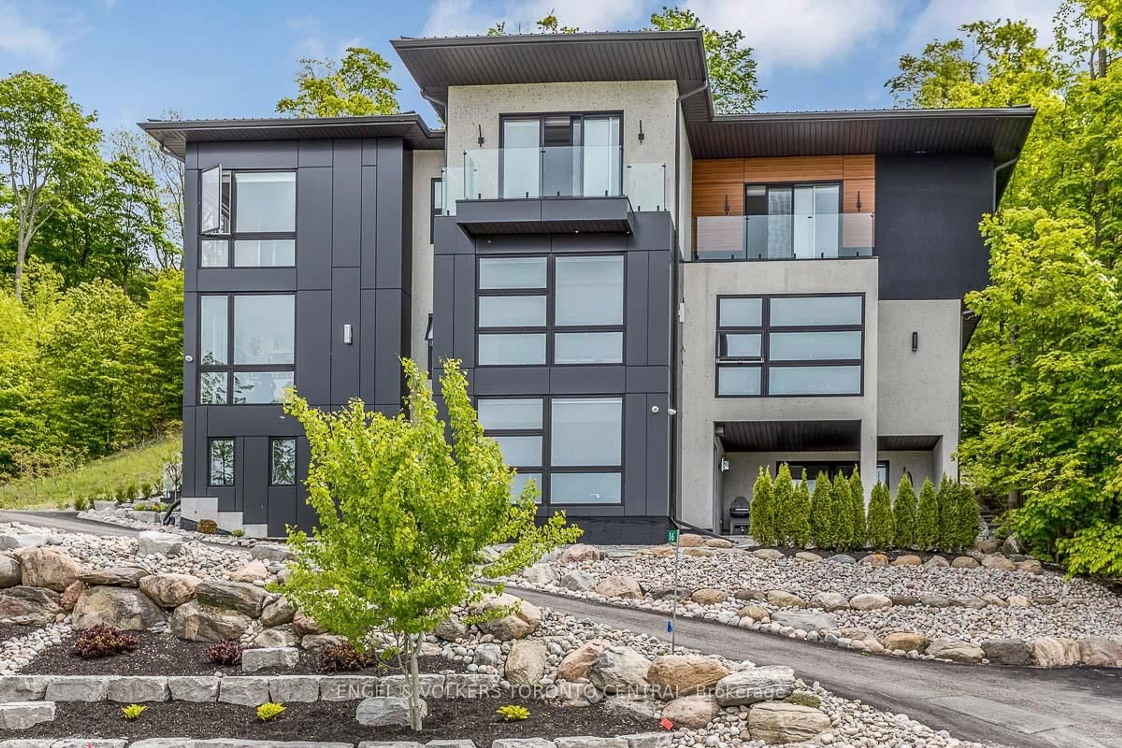 Home with brick exterior material, street for 16 Valleycrest Dr, Oro-Medonte Ontario L0L 2L0