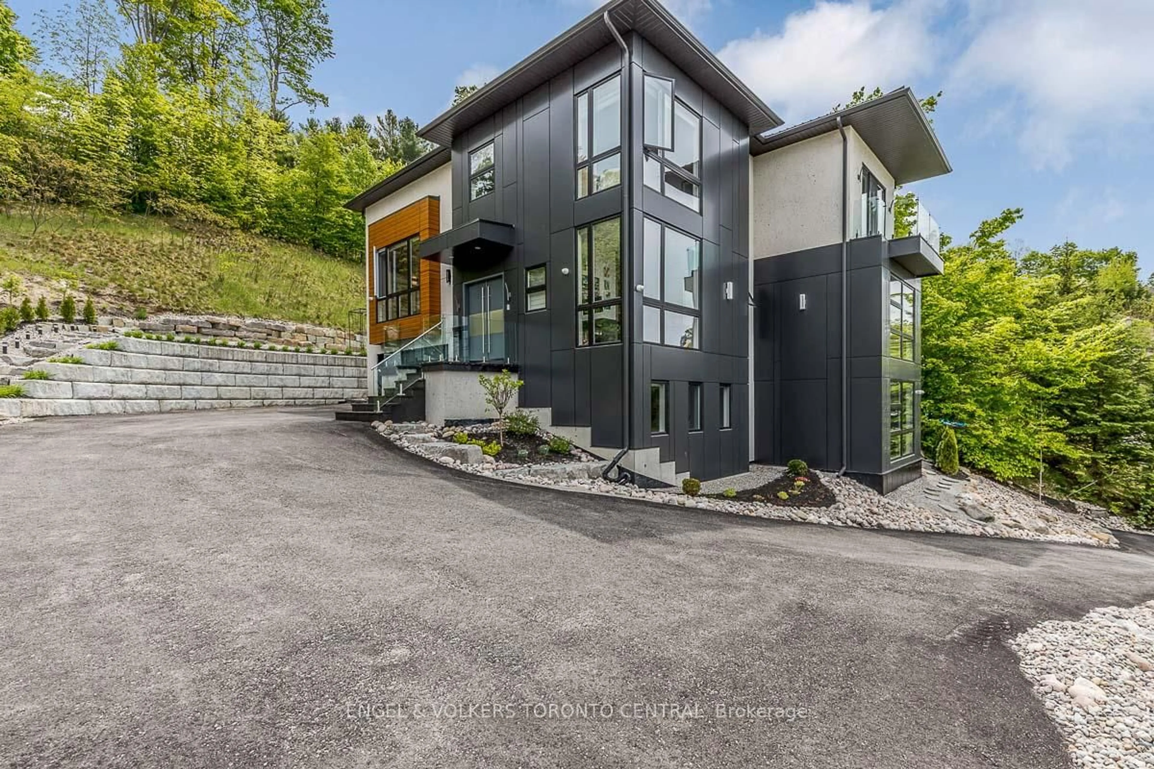 Unknown for 16 Valleycrest Dr, Oro-Medonte Ontario L0L 2L0