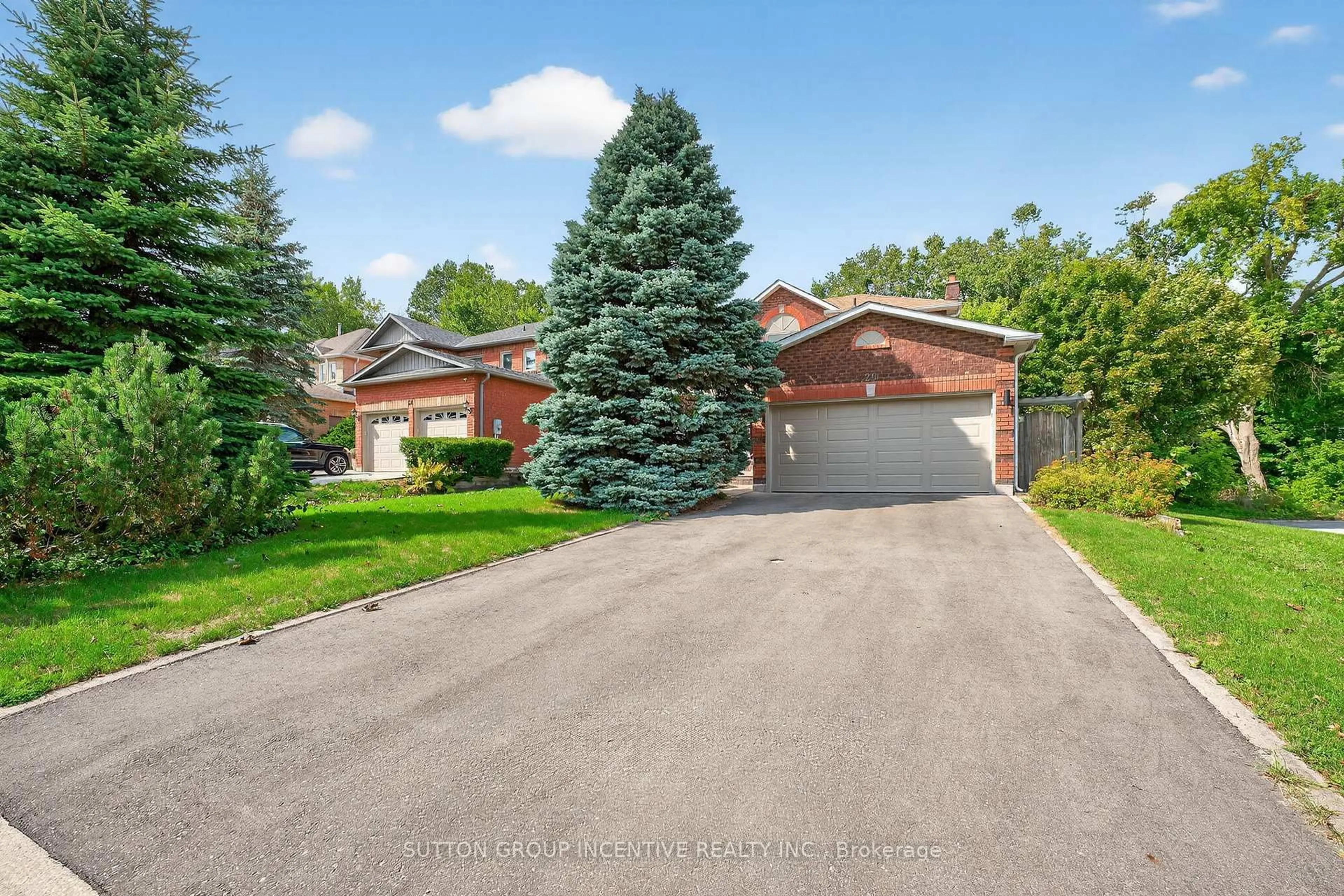 A pic from outside/outdoor area/front of a property/back of a property/a pic from drone, street for 26 Peck St, Barrie Ontario L4N 7H4