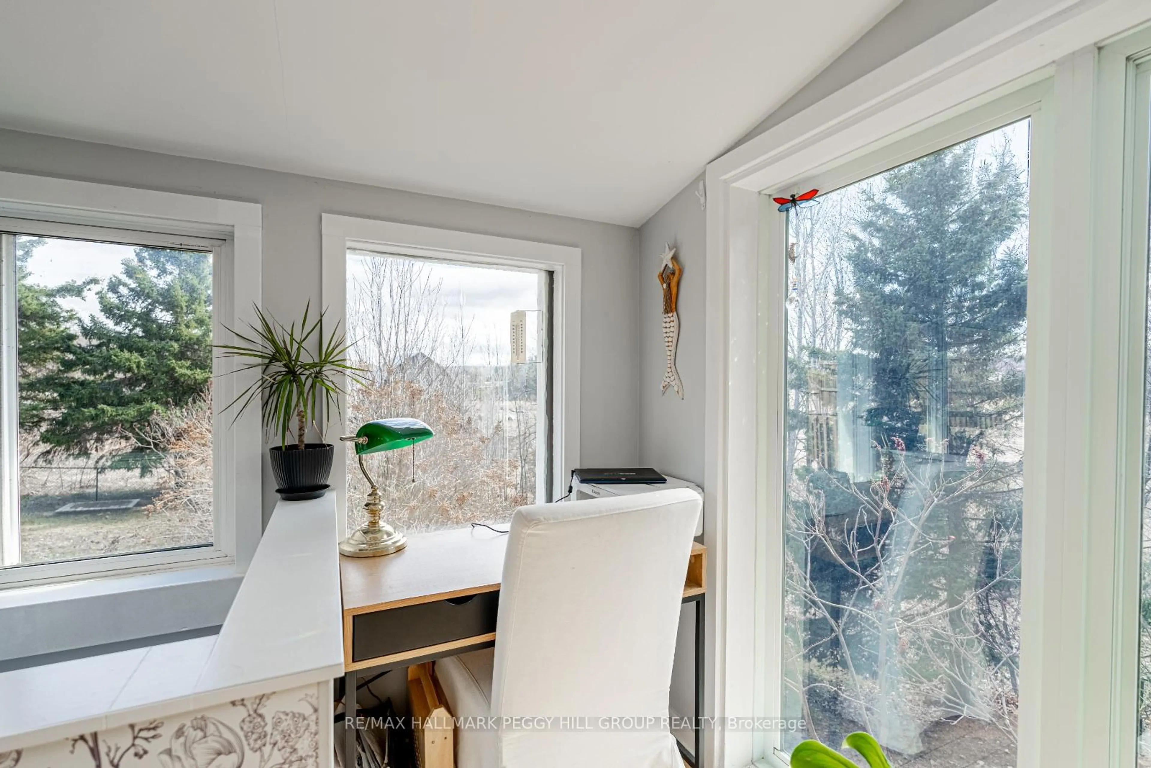 Dining room, wood/laminate floor for 9866 County Road 93, Penetanguishene Ontario L0K 2E1