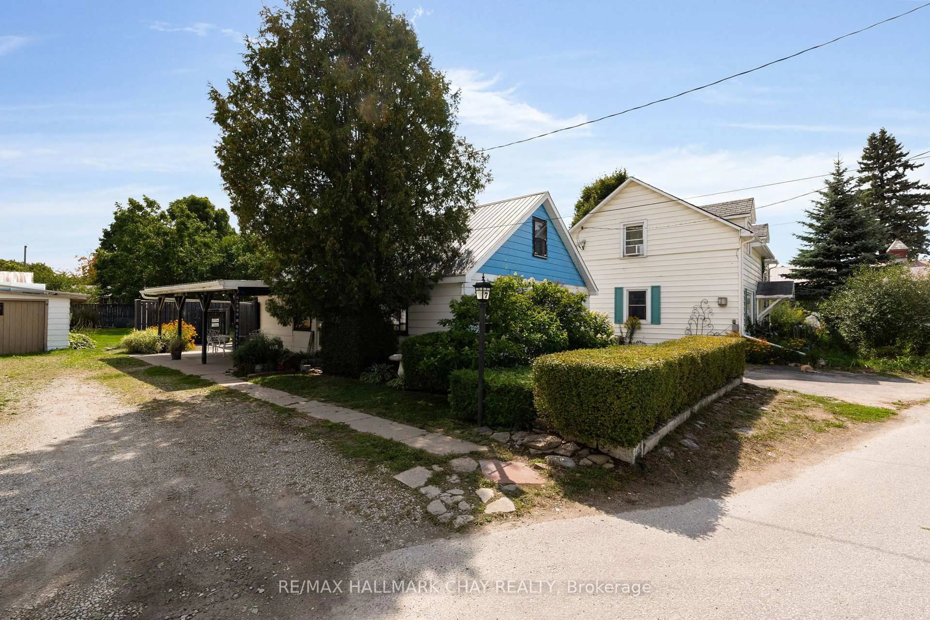 A pic from outside/outdoor area/front of a property/back of a property/a pic from drone, street for 7 Caroline St, Clearview Ontario L0M 1G0