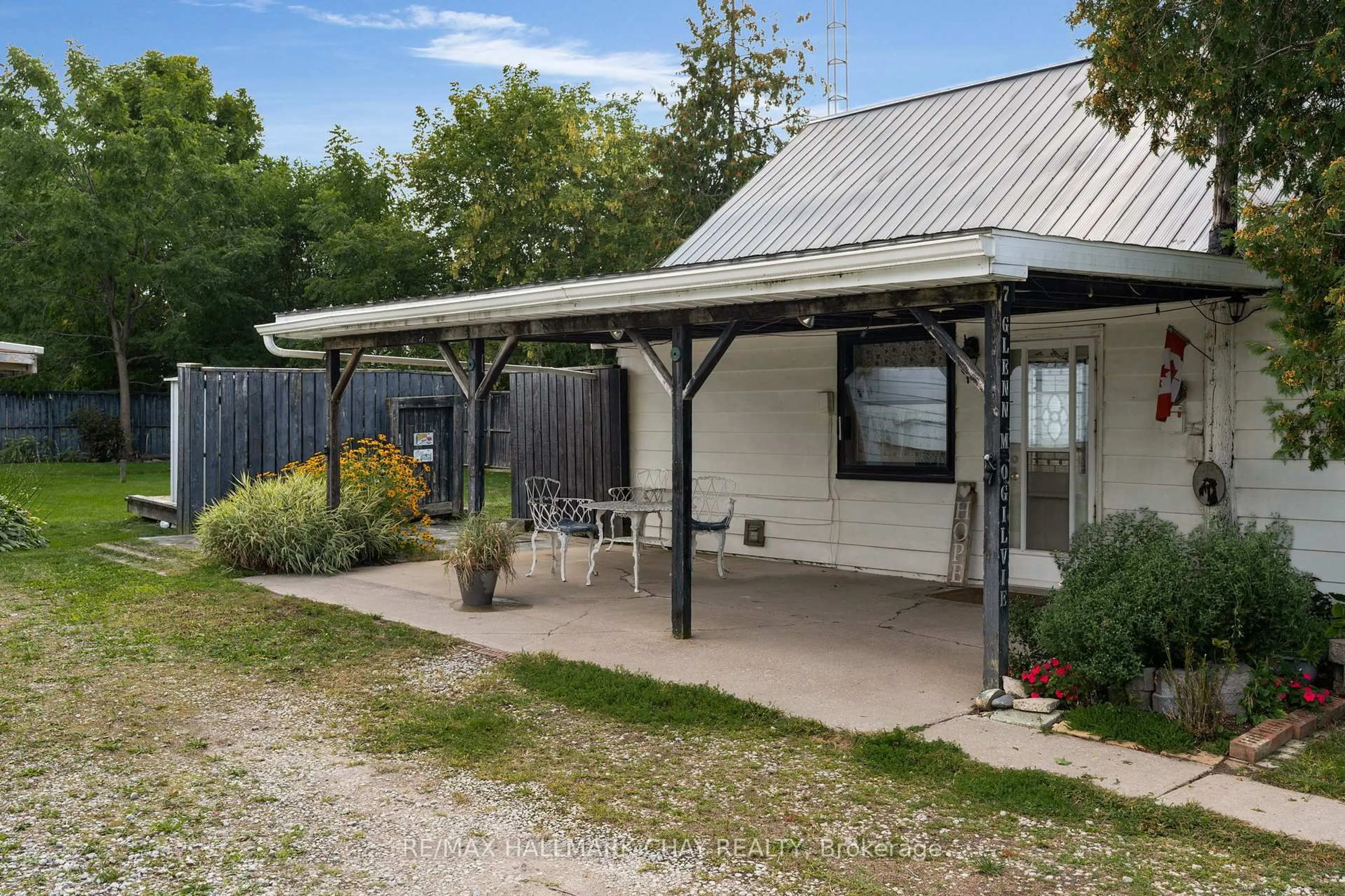 Patio, street for 7 Caroline St, Clearview Ontario L0M 1G0
