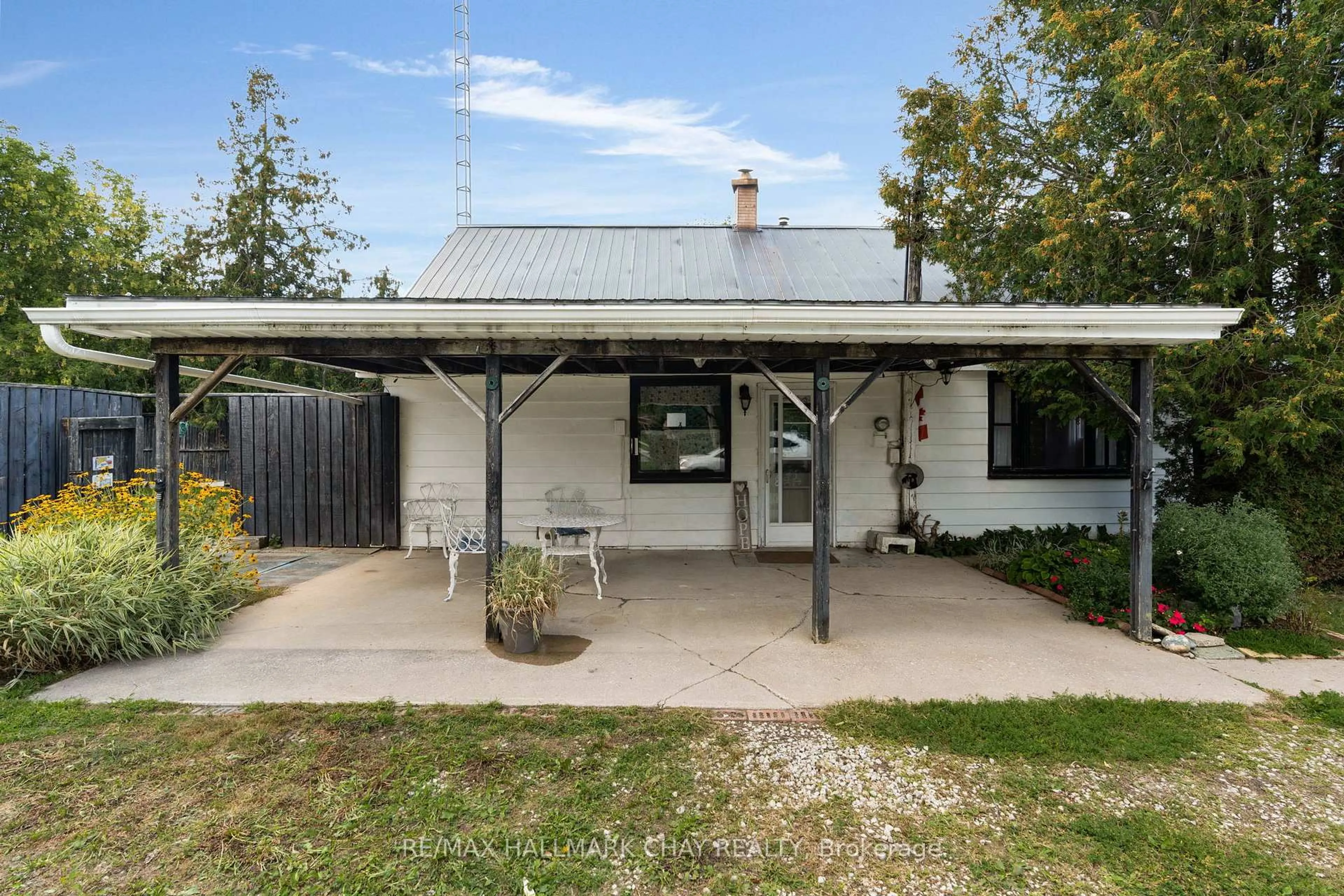 A pic from outside/outdoor area/front of a property/back of a property/a pic from drone, street for 7 Caroline St, Clearview Ontario L0M 1G0