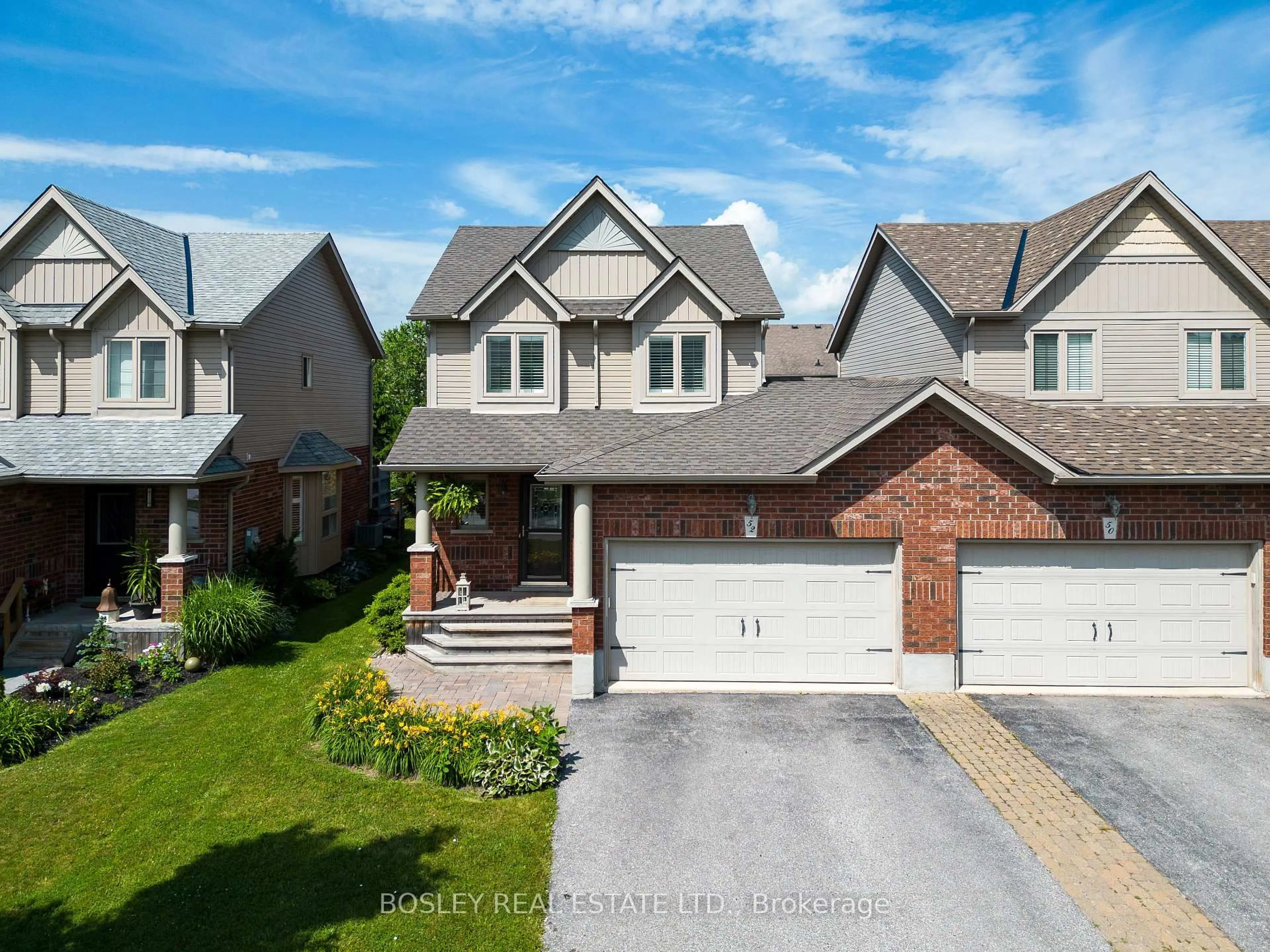 A pic from outside/outdoor area/front of a property/back of a property/a pic from drone, street for 52 Barr St, Collingwood Ontario L9Y 0E6
