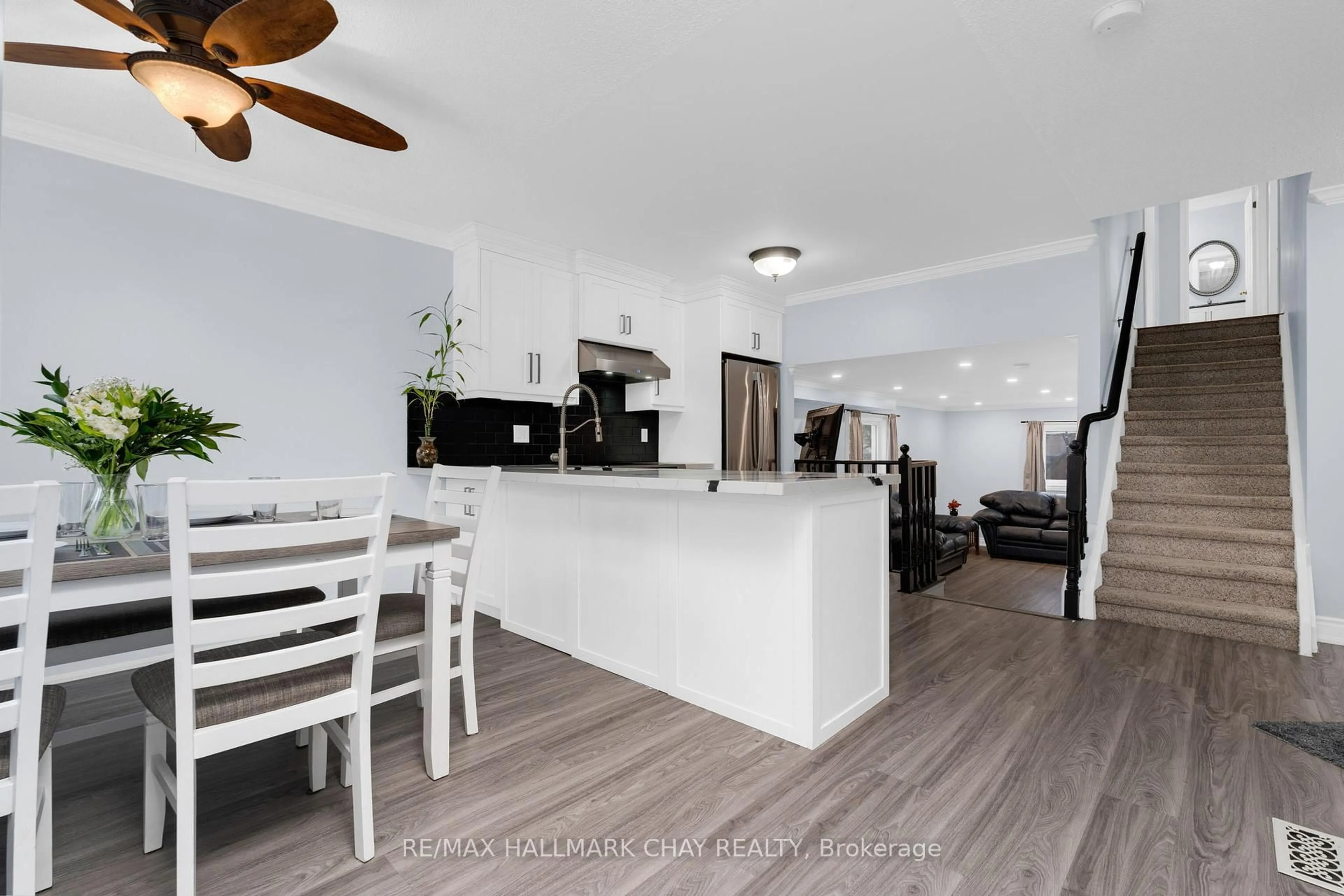 Open concept kitchen, unknown for 22 ASSINIBOINE Dr, Barrie Ontario L4N 8G4