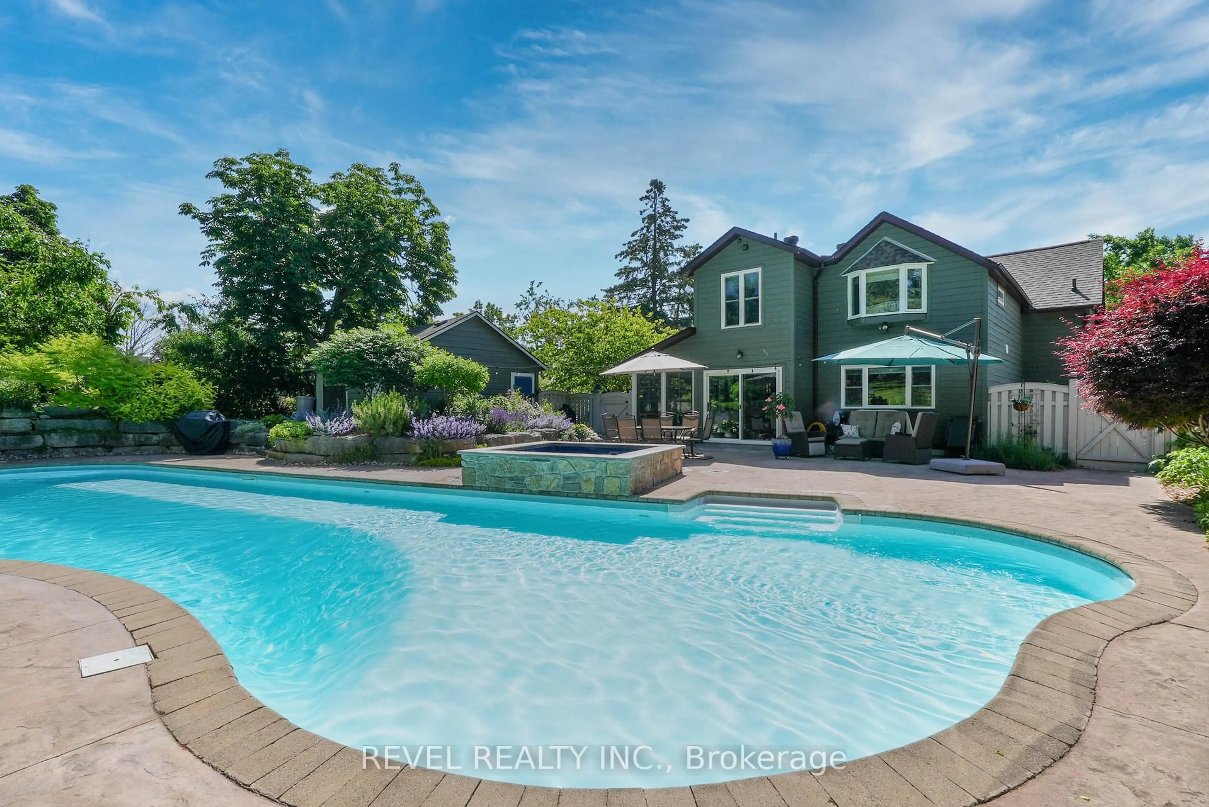 Pool for 42 Dalton St, Barrie Ontario L4N 1M3