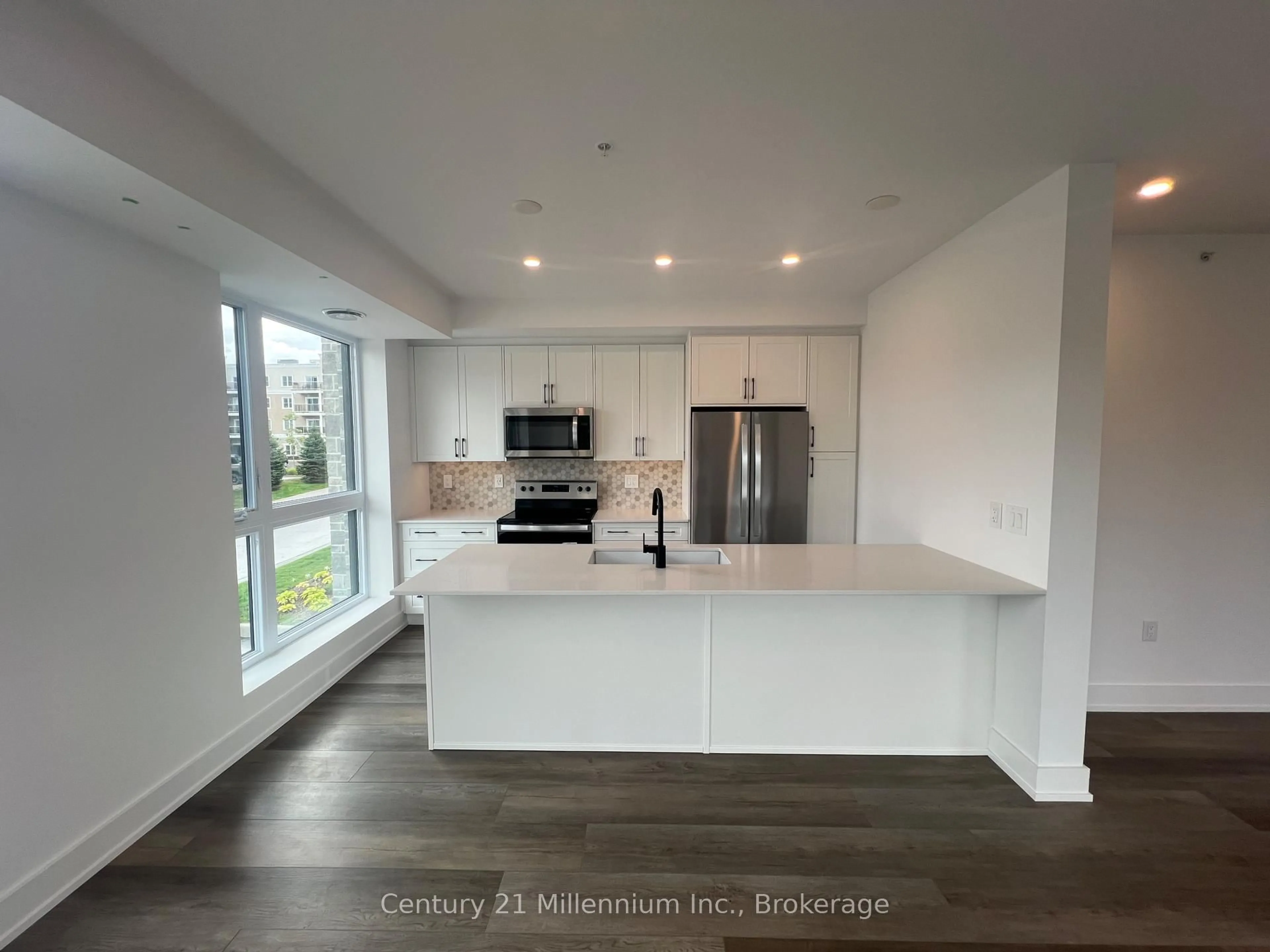 Open concept kitchen, unknown for 4 Kimberly Lane #122, Collingwood Ontario L9Y 5B4