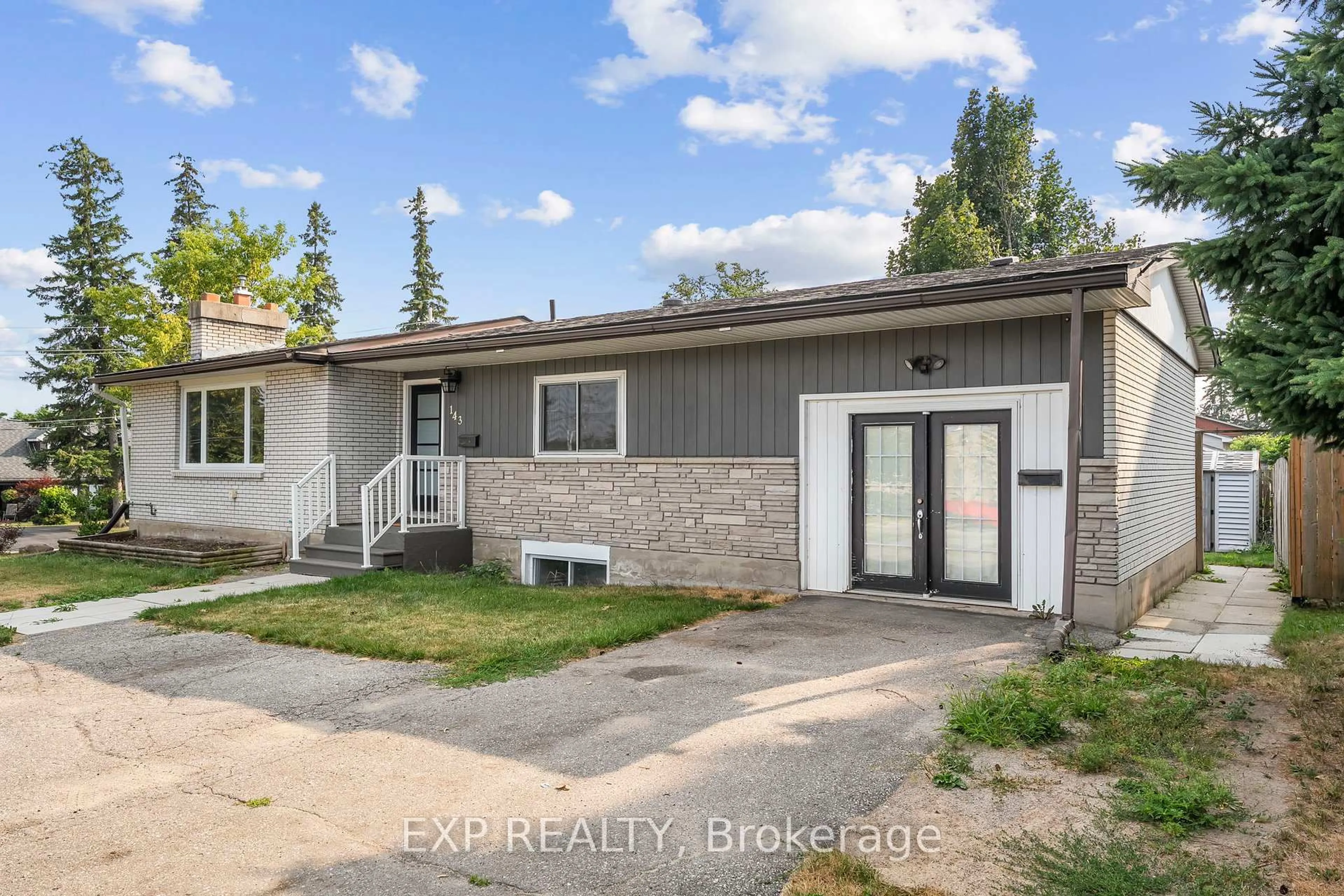 A pic from outside/outdoor area/front of a property/back of a property/a pic from drone, street for 143 Westmount Dr, Orillia Ontario L3V 6C7
