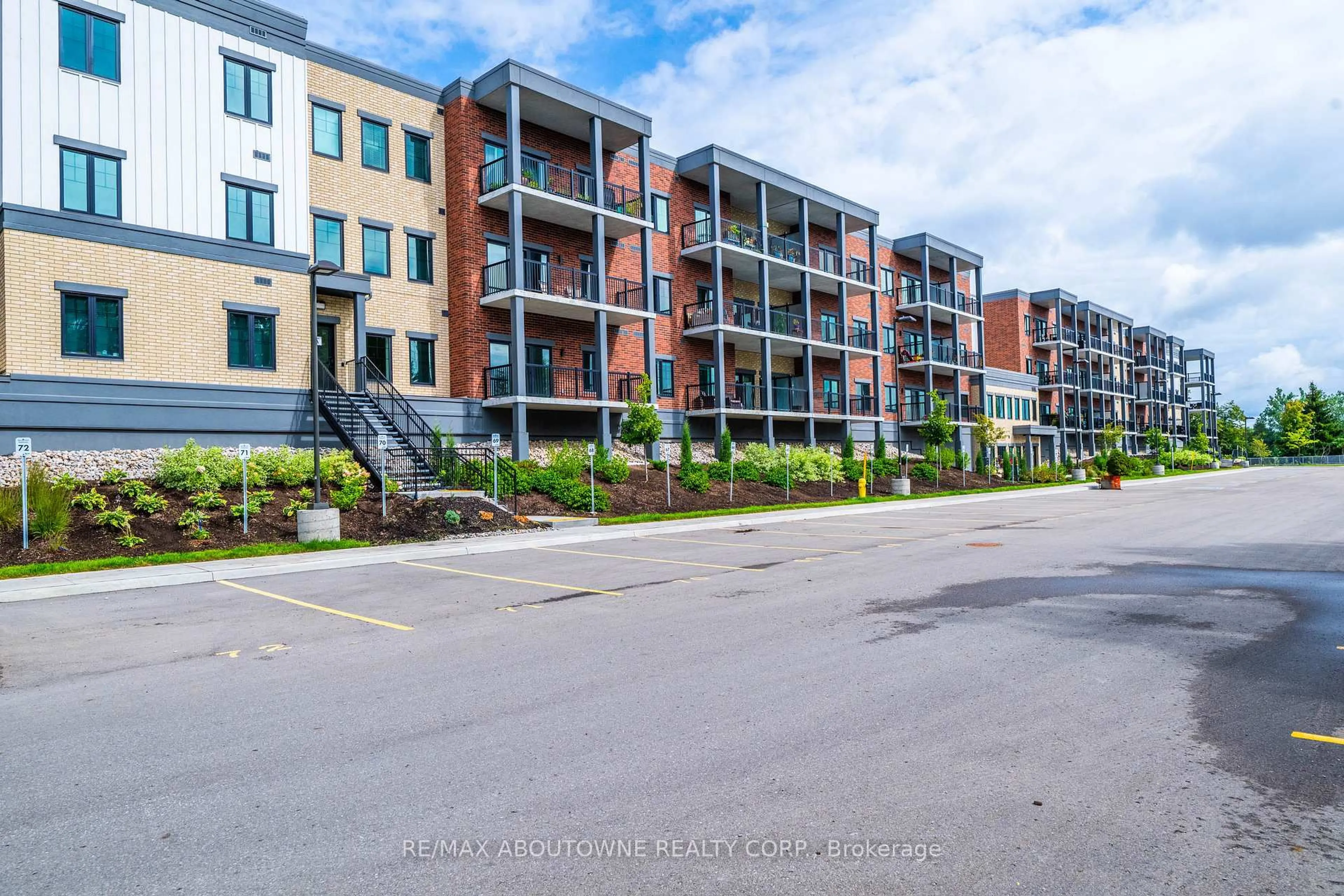 Unknown for 121 Mary St #414, Clearview Ontario L0M 1G0