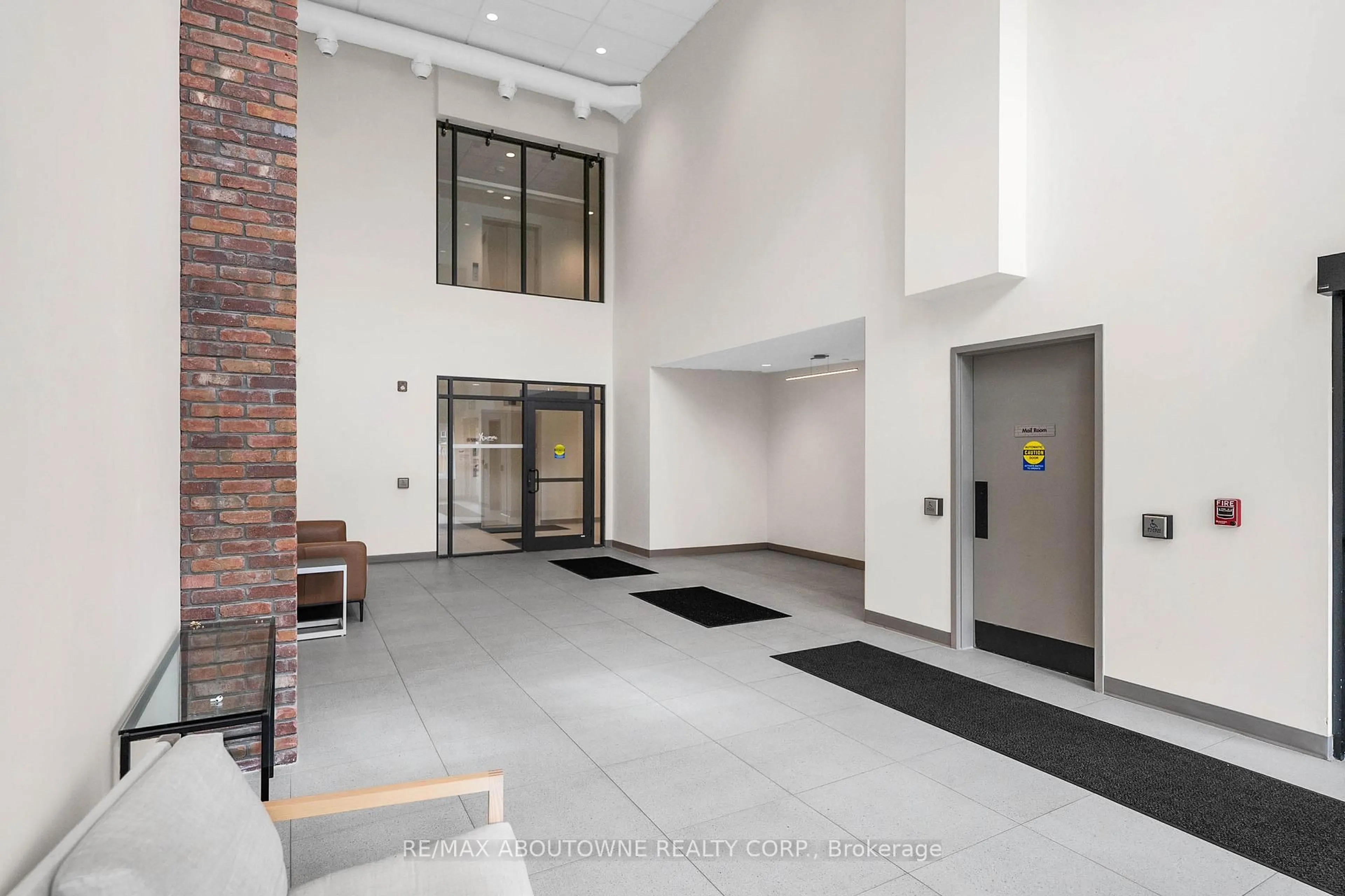 Indoor foyer for 121 Mary St #414, Clearview Ontario L0M 1G0