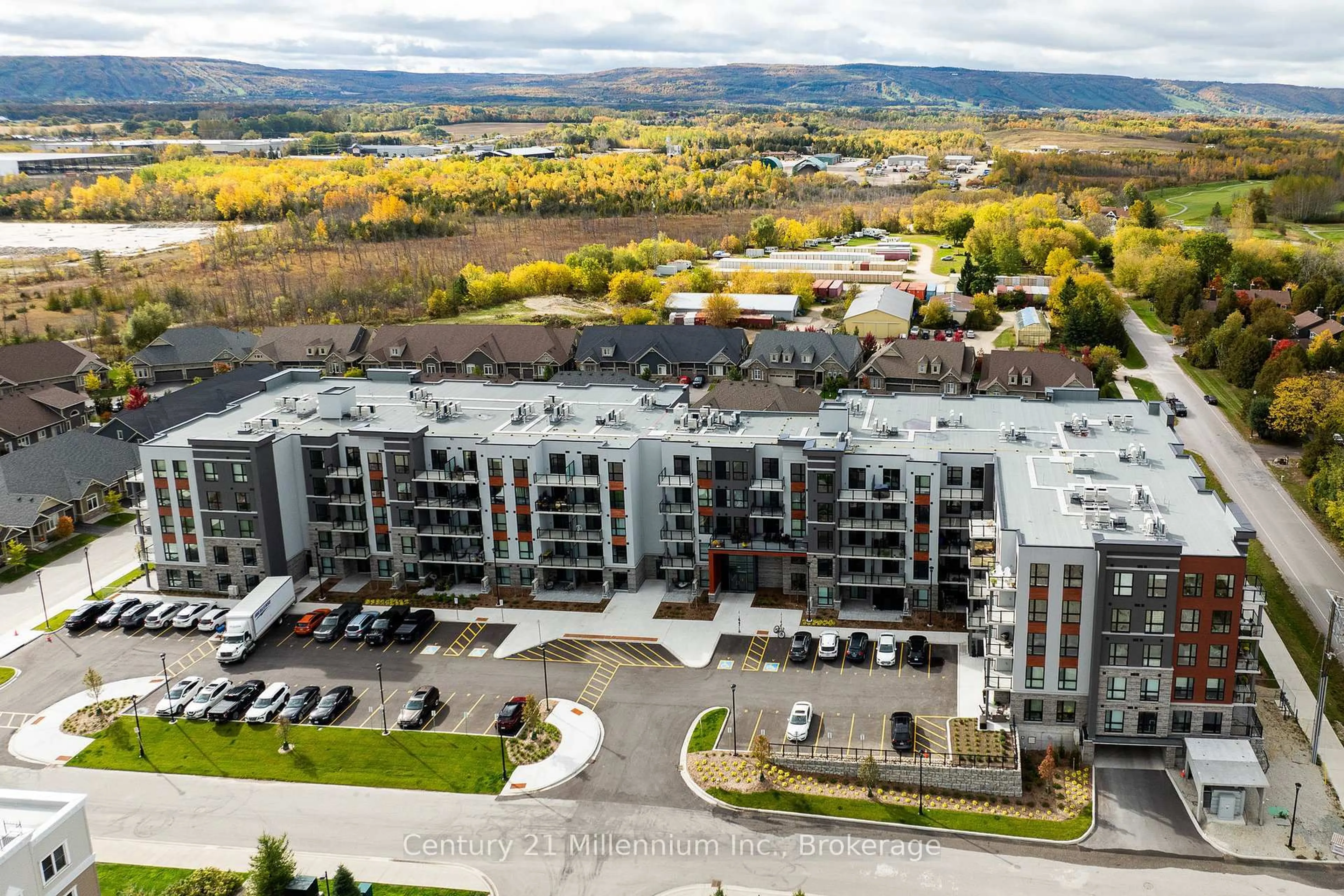 A pic from outside/outdoor area/front of a property/back of a property/a pic from drone, mountain view for 4 Kimberly Lane #217, Collingwood Ontario L9Y 5T6