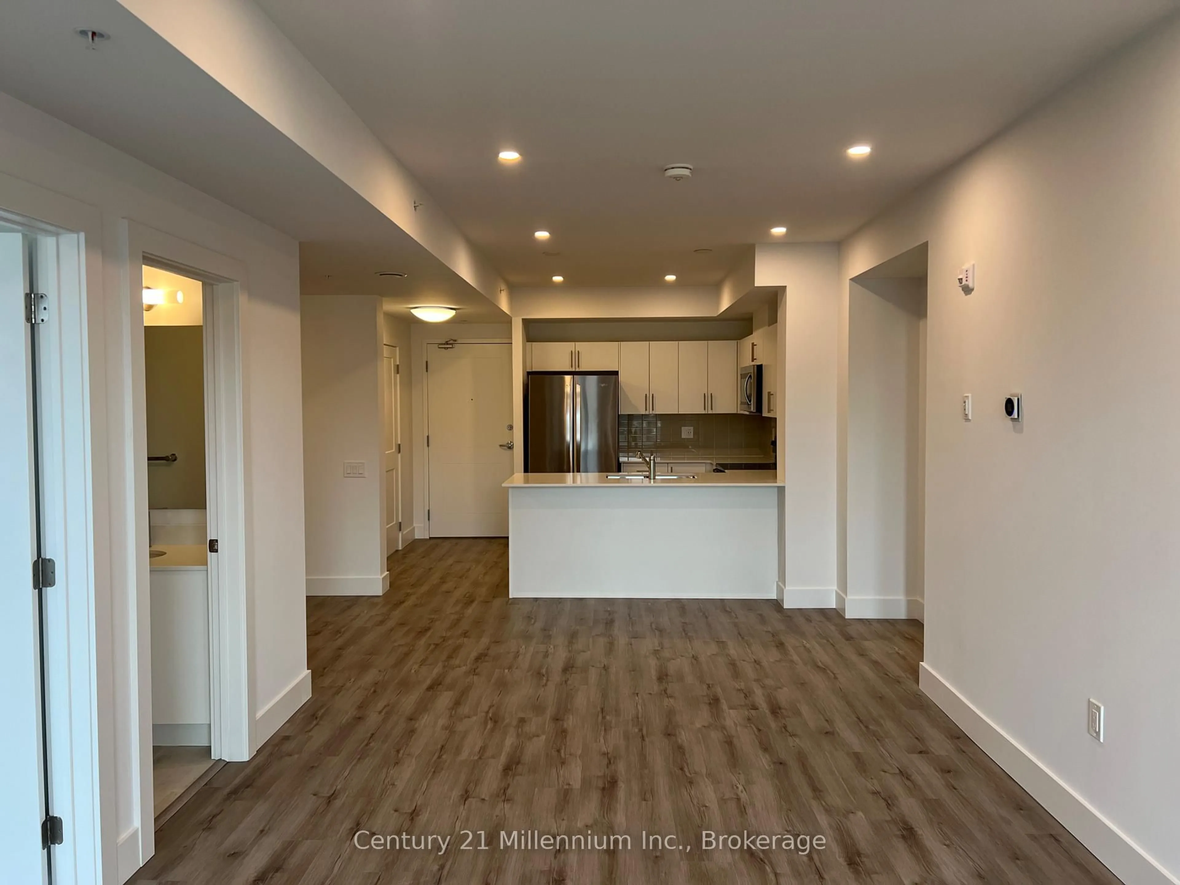 Open concept kitchen, wood/laminate floor for 4 Kimberly Lane #217, Collingwood Ontario L9Y 5T6