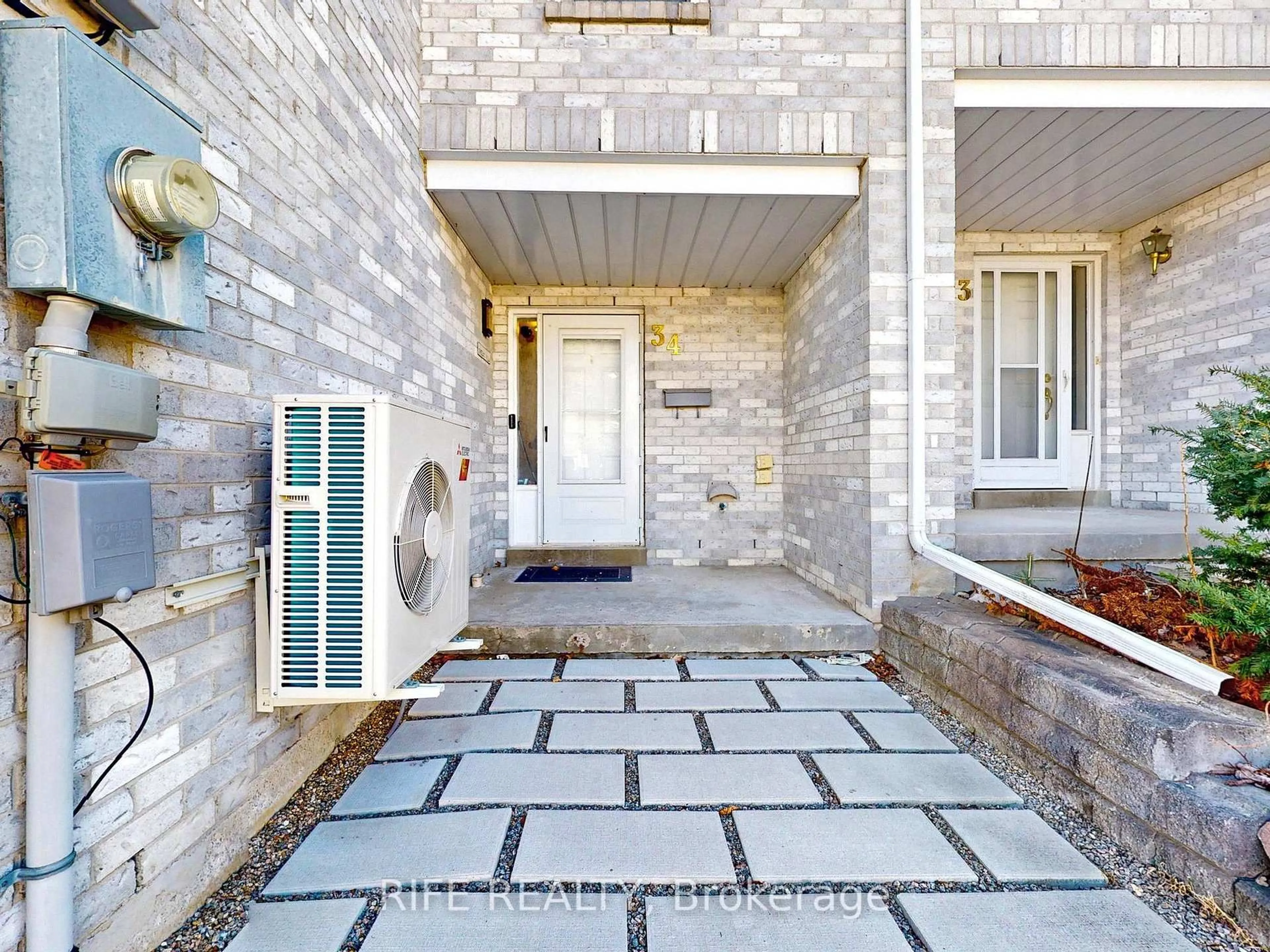 Home with brick exterior material, street for 120 D'Ambrosio Dr #34, Barrie Ontario L4N 7W3