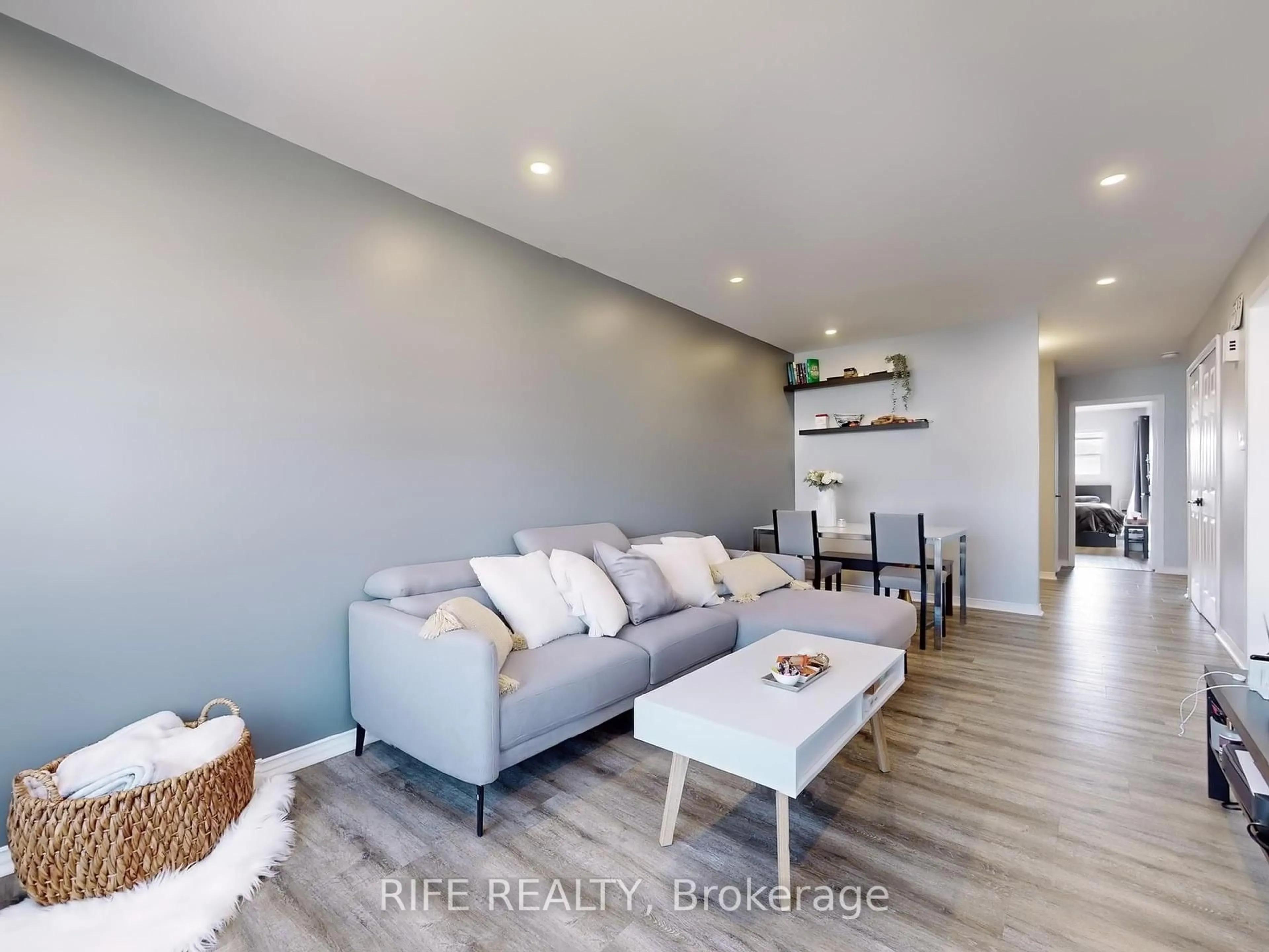 Living room with furniture, unknown for 120 D'Ambrosio Dr #34, Barrie Ontario L4N 7W3