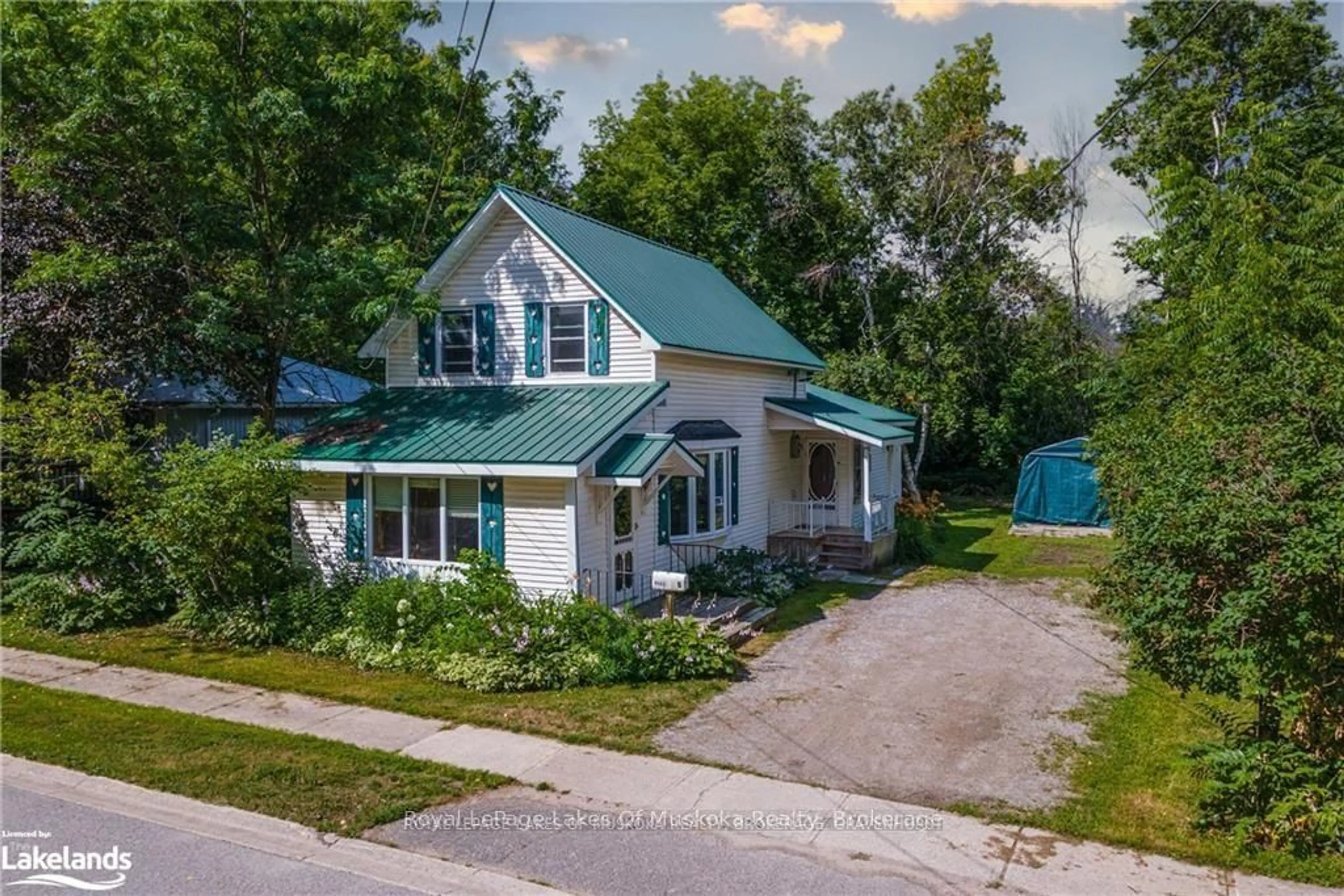A pic from outside/outdoor area/front of a property/back of a property/a pic from drone, street for 6 Bush St, Severn Ontario L0K 1E0