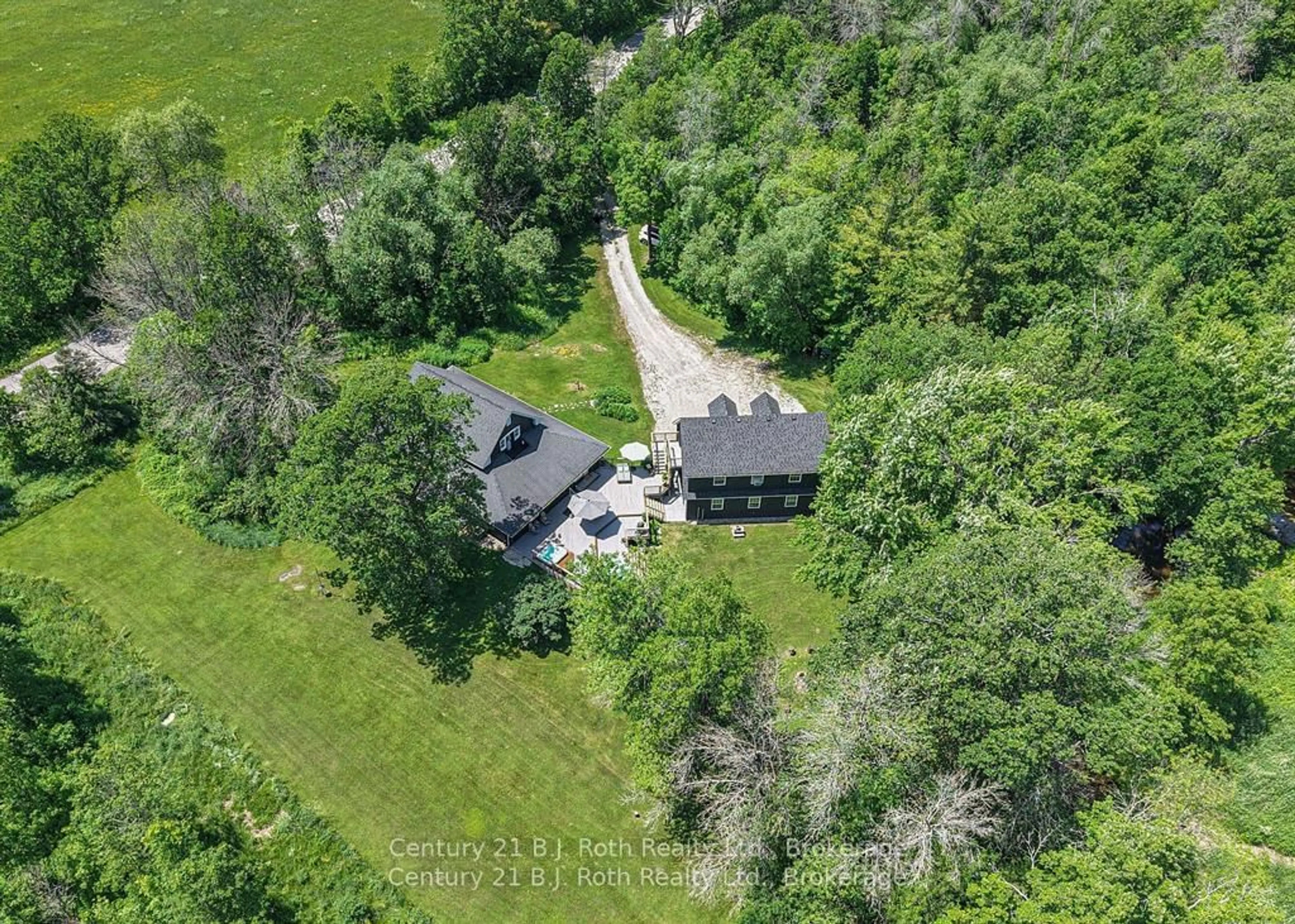 A pic from outside/outdoor area/front of a property/back of a property/a pic from drone, unknown for 1151 Town Line, Severn Ontario L0K 1E0