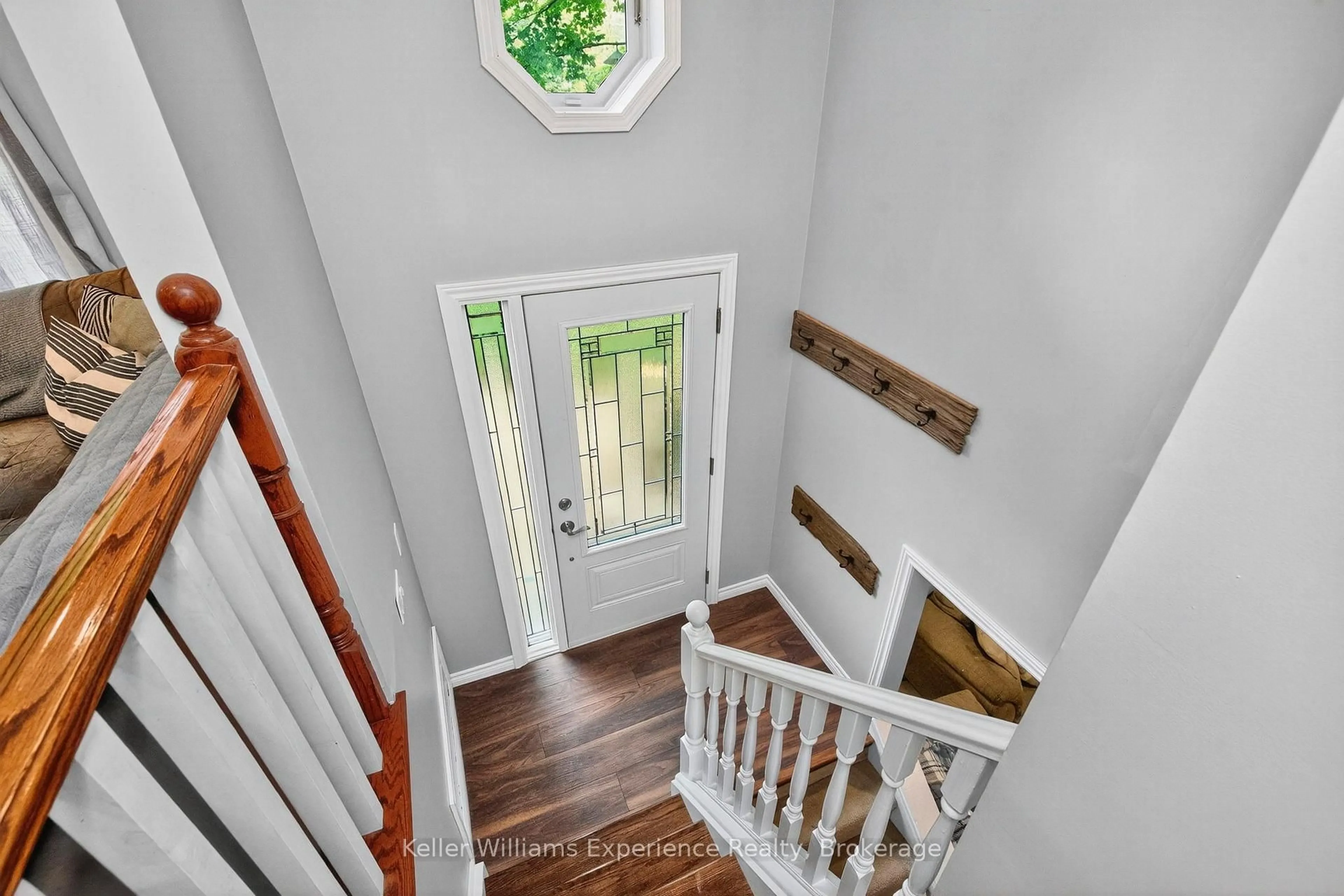 Indoor entryway for 34 Howard Ave, Tiny Ontario L0L 2T0