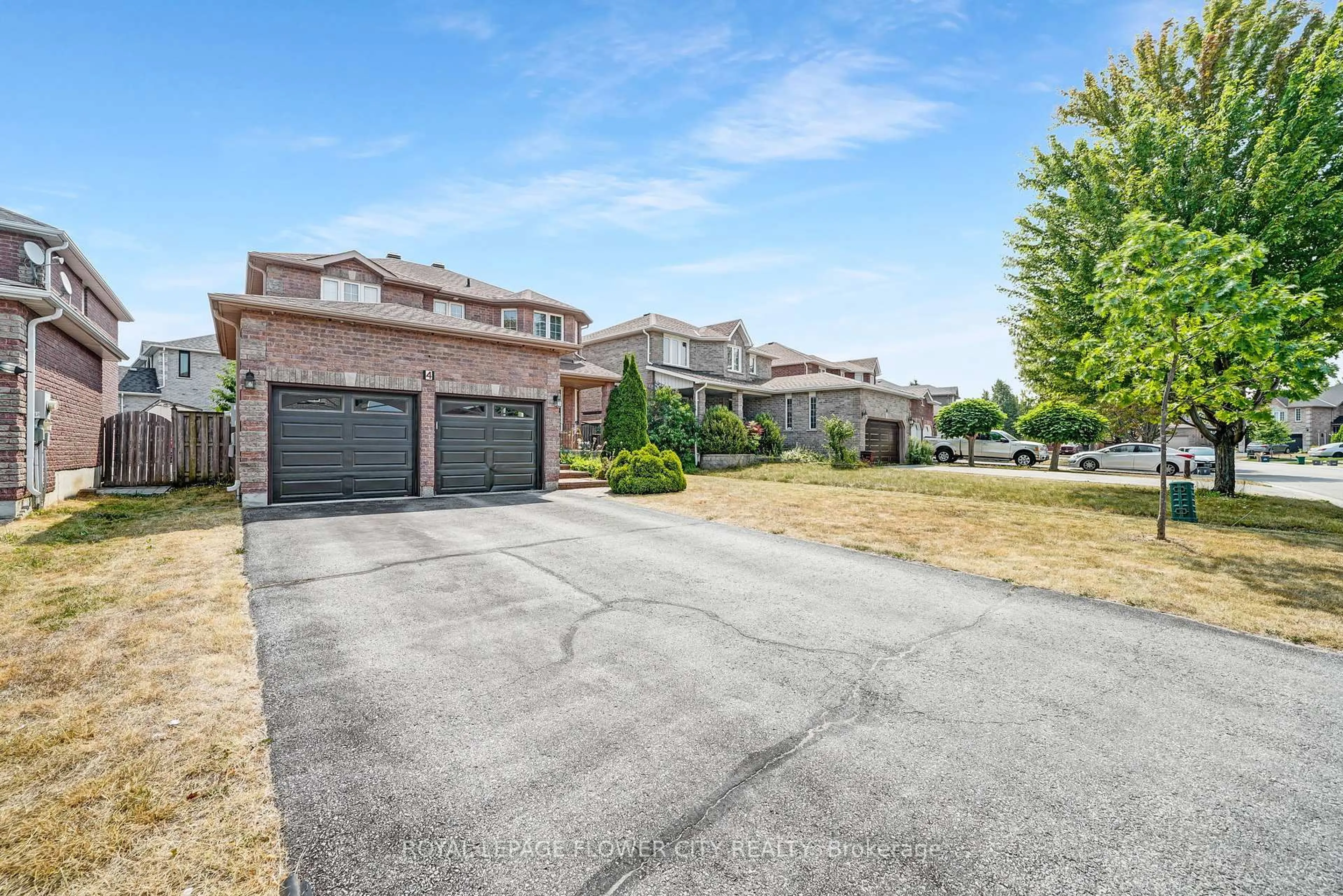 A pic from outside/outdoor area/front of a property/back of a property/a pic from drone, street for 4 Stephanie Lane, Barrie Ontario L4N 0V2