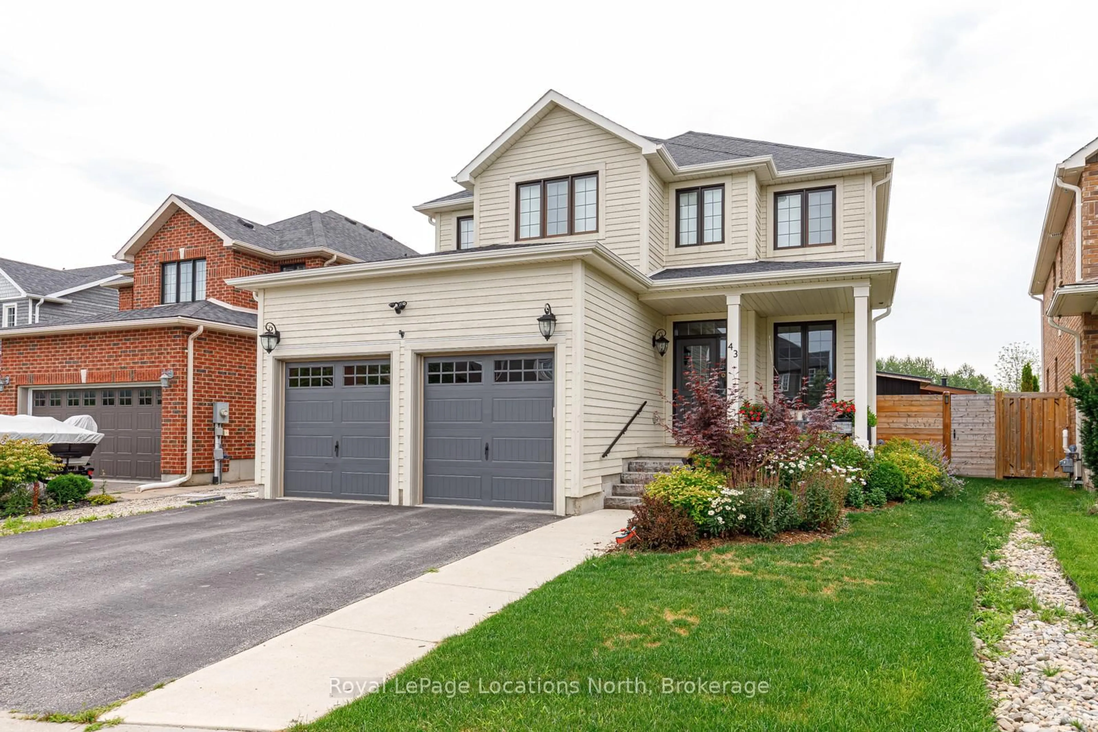 Home with brick exterior material, street for 43 Garbutt Cres, Collingwood Ontario L9Y 0H6