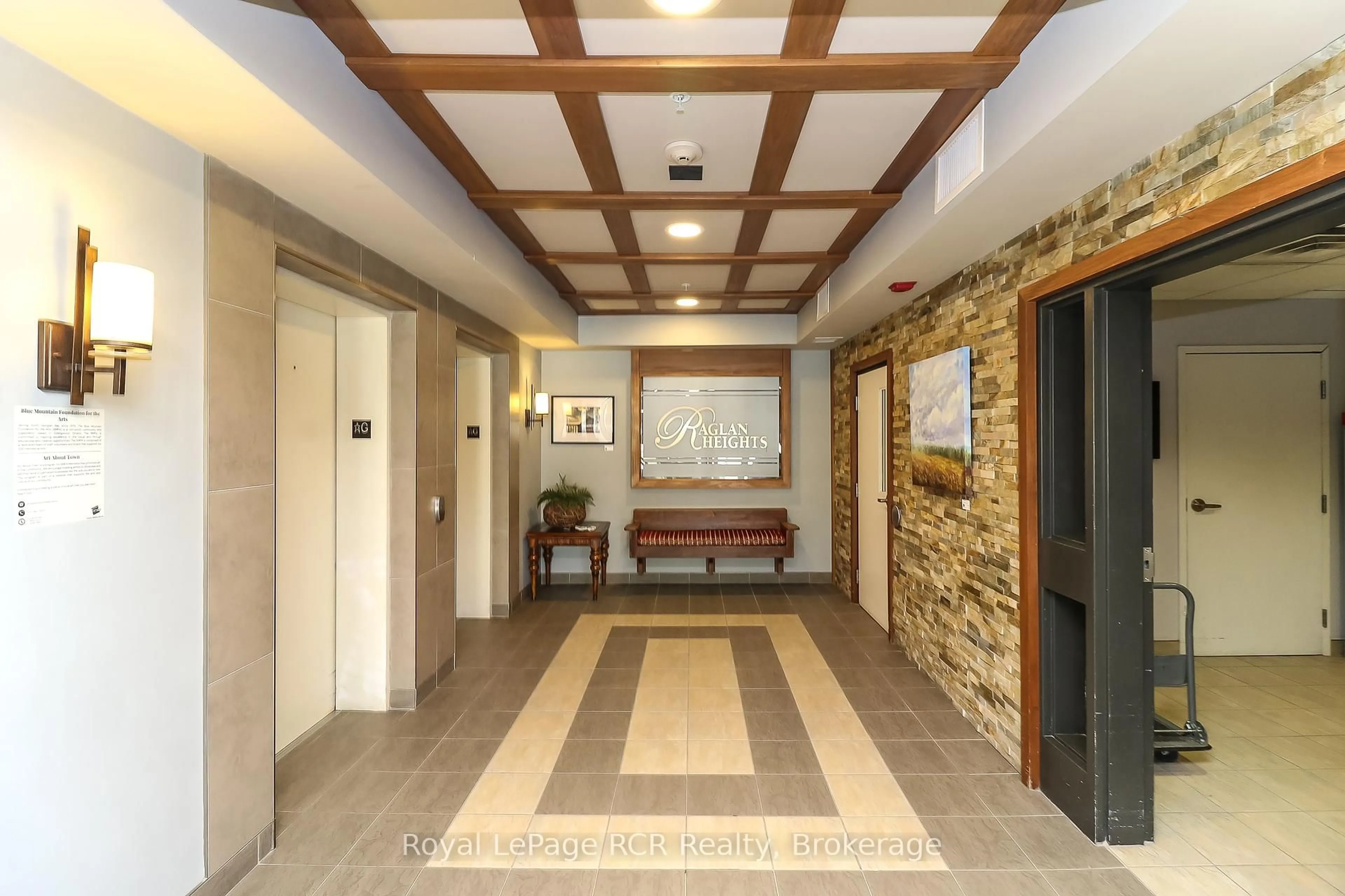 Indoor foyer for 91 RAGLAN St #215, Collingwood Ontario L9Y 0B2