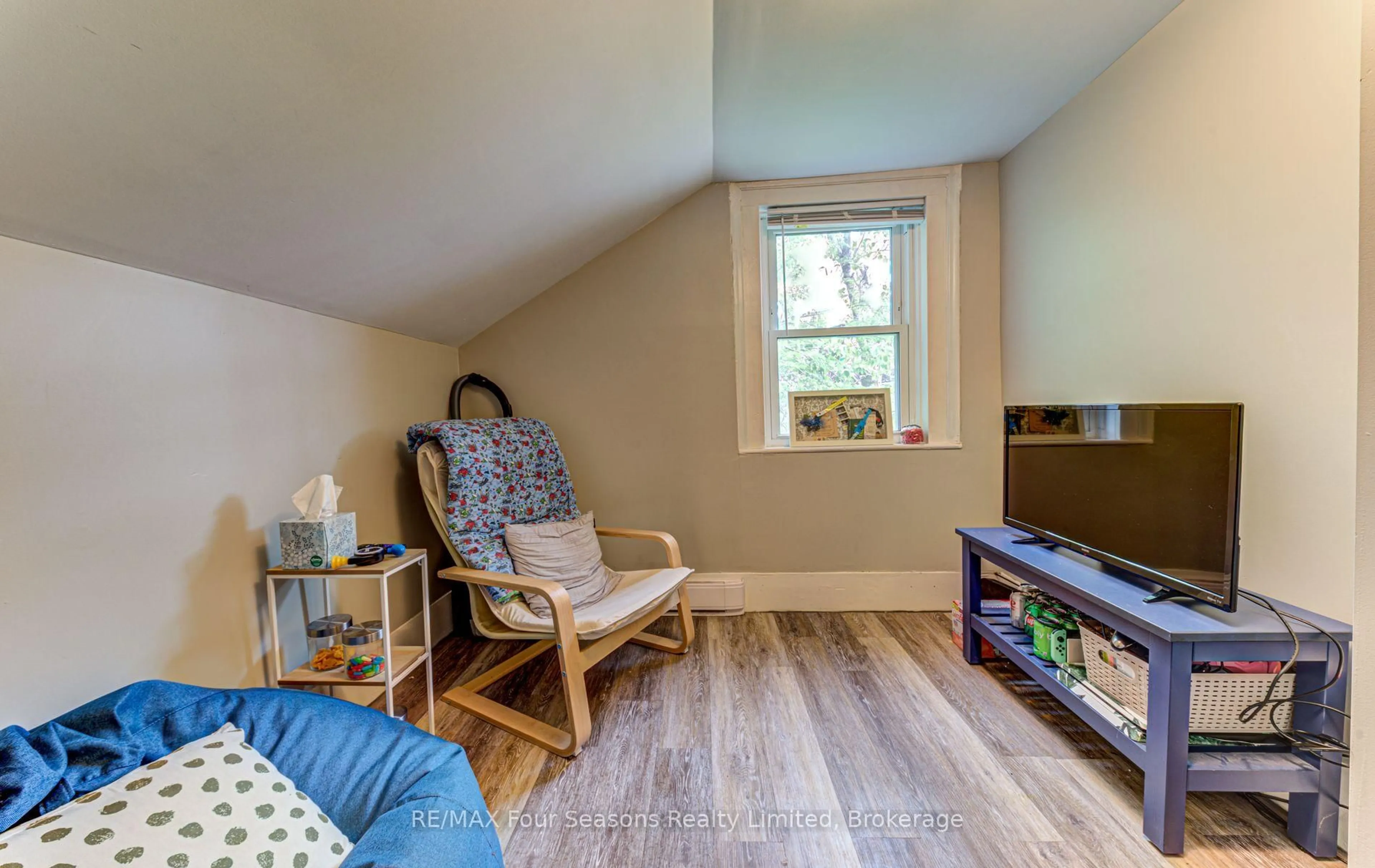 A pic of a room for 393 Second St, Collingwood Ontario L9Y 1G9