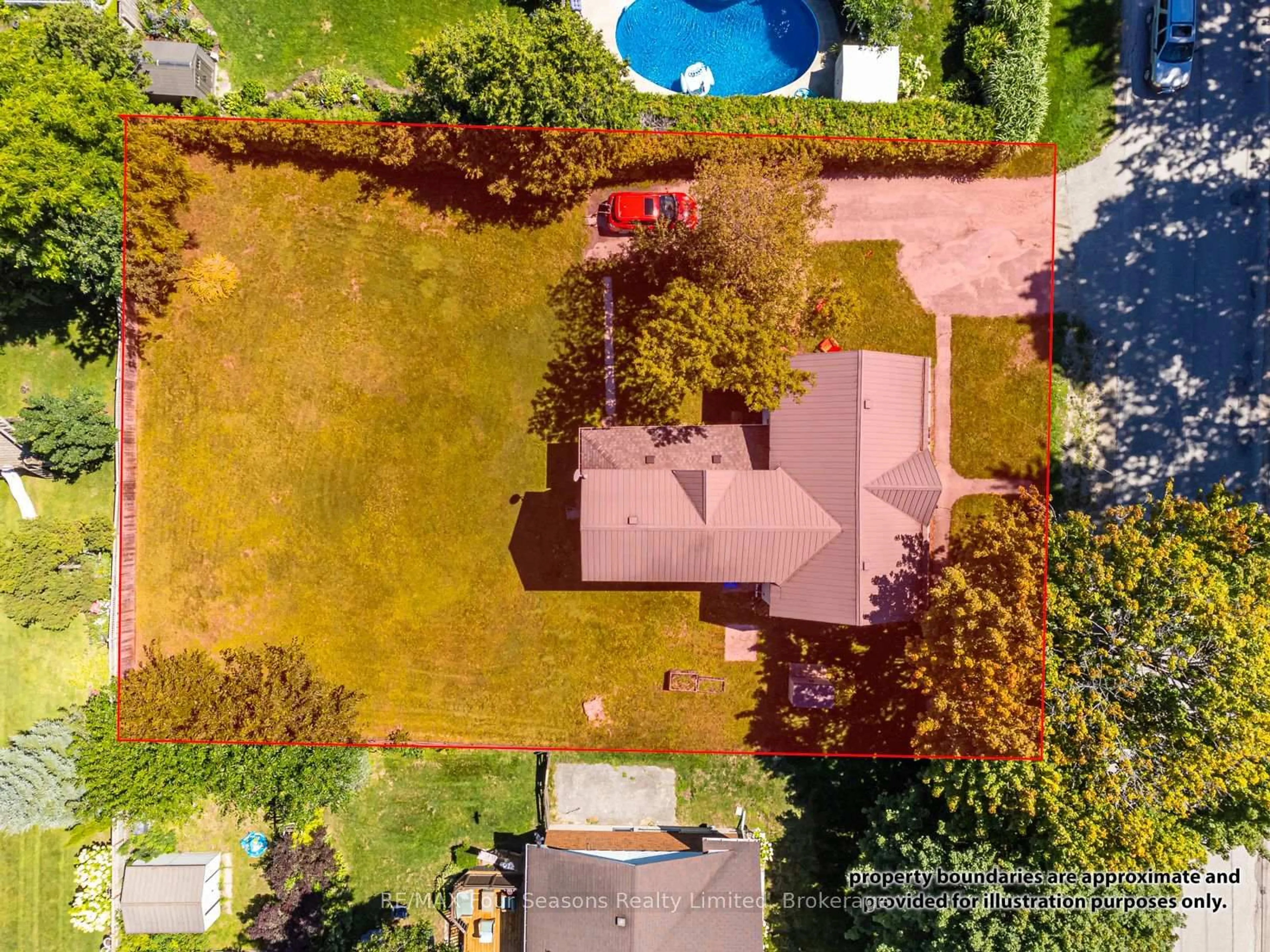 A pic from outside/outdoor area/front of a property/back of a property/a pic from drone, street for 393 Second St, Collingwood Ontario L9Y 1G9