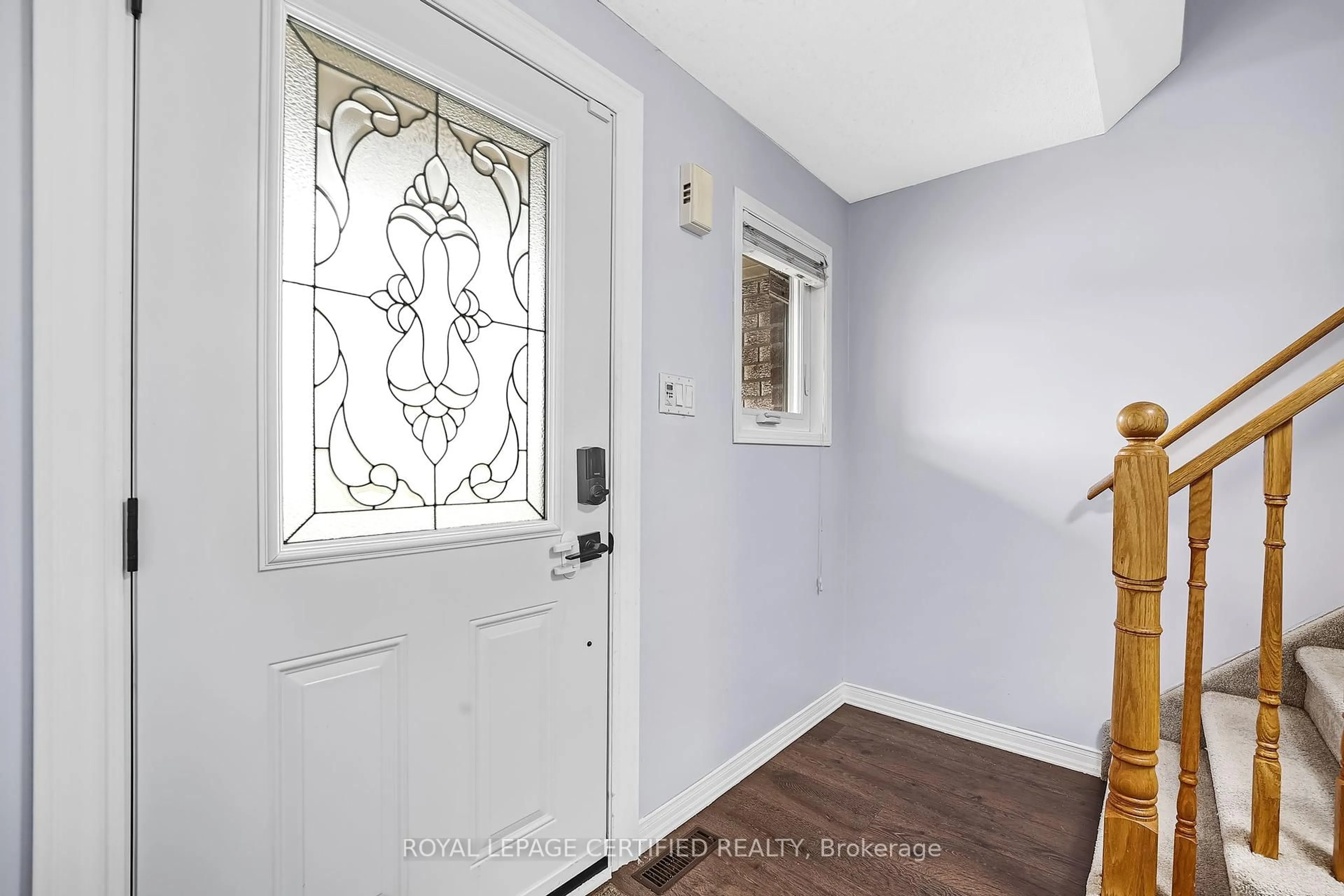 Indoor entryway for 313 Dunsmore Lane, Barrie Ontario L4M 7A8