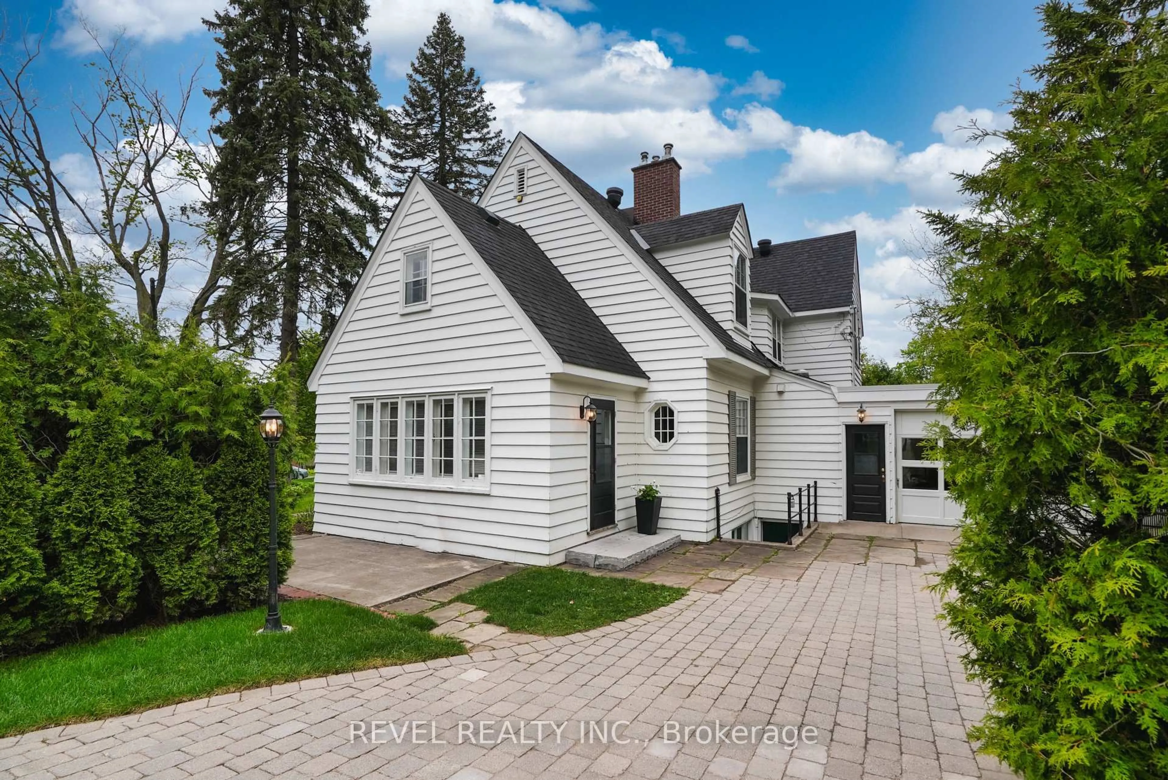 Unknown for 102 Blake St, Barrie Ontario L4M 1J9