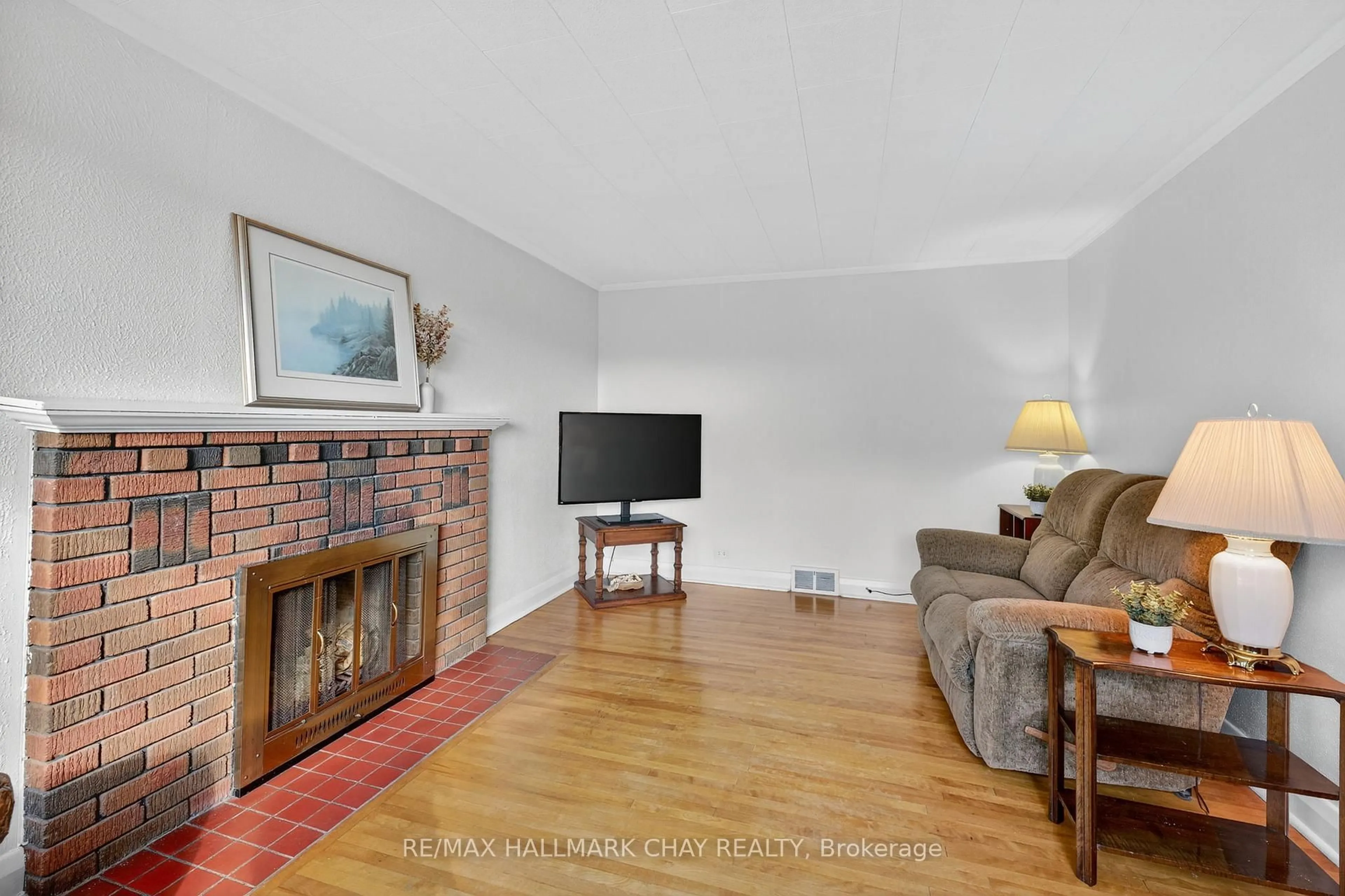 Living room with furniture, unknown for 18 North St, Orillia Ontario L3V 2E4