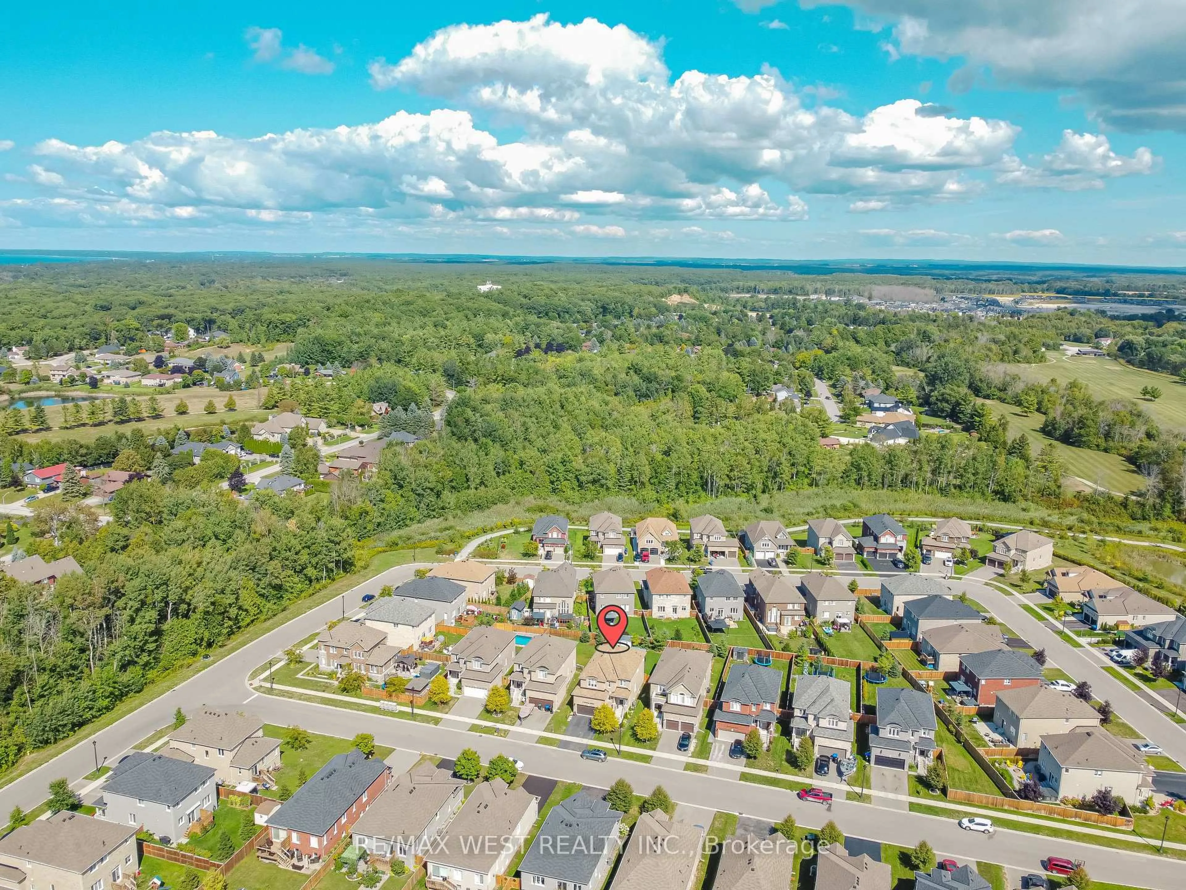 A pic from outside/outdoor area/front of a property/back of a property/a pic from drone, water/lake/river/ocean view for 9 Academy Ave, Wasaga Beach Ontario L9Z 1J4