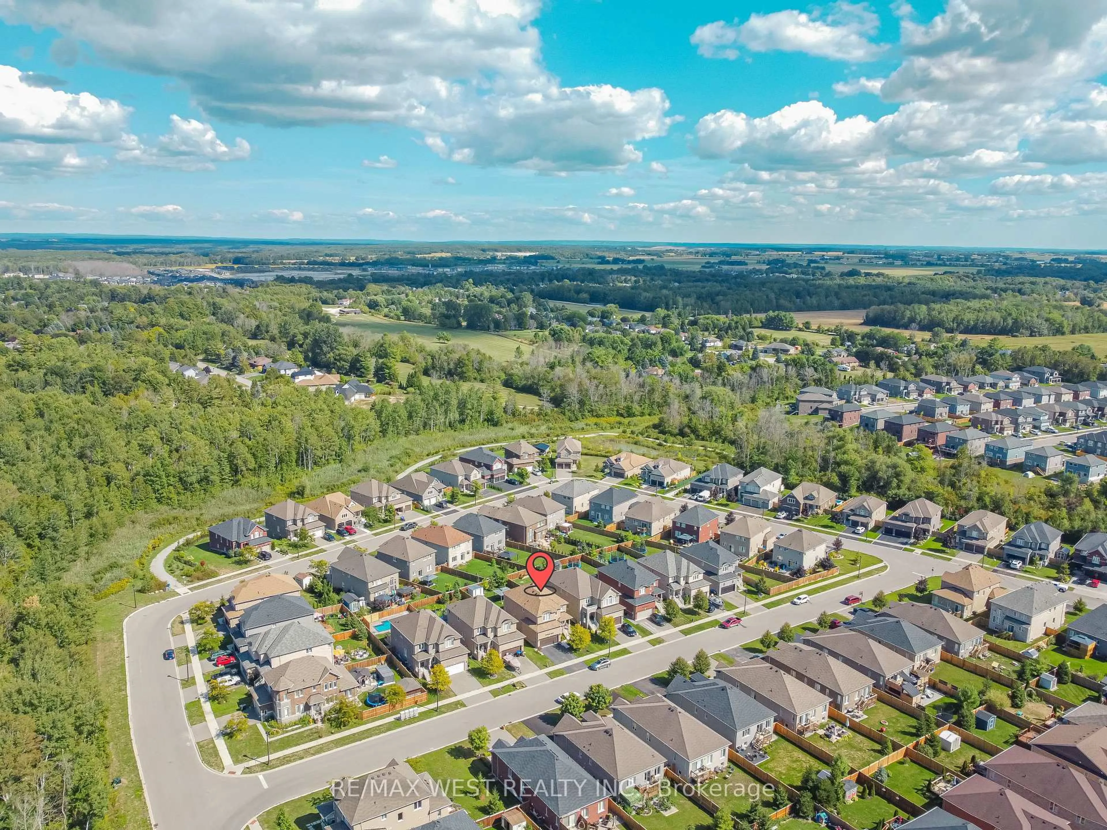 A pic from outside/outdoor area/front of a property/back of a property/a pic from drone, water/lake/river/ocean view for 9 Academy Ave, Wasaga Beach Ontario L9Z 1J4