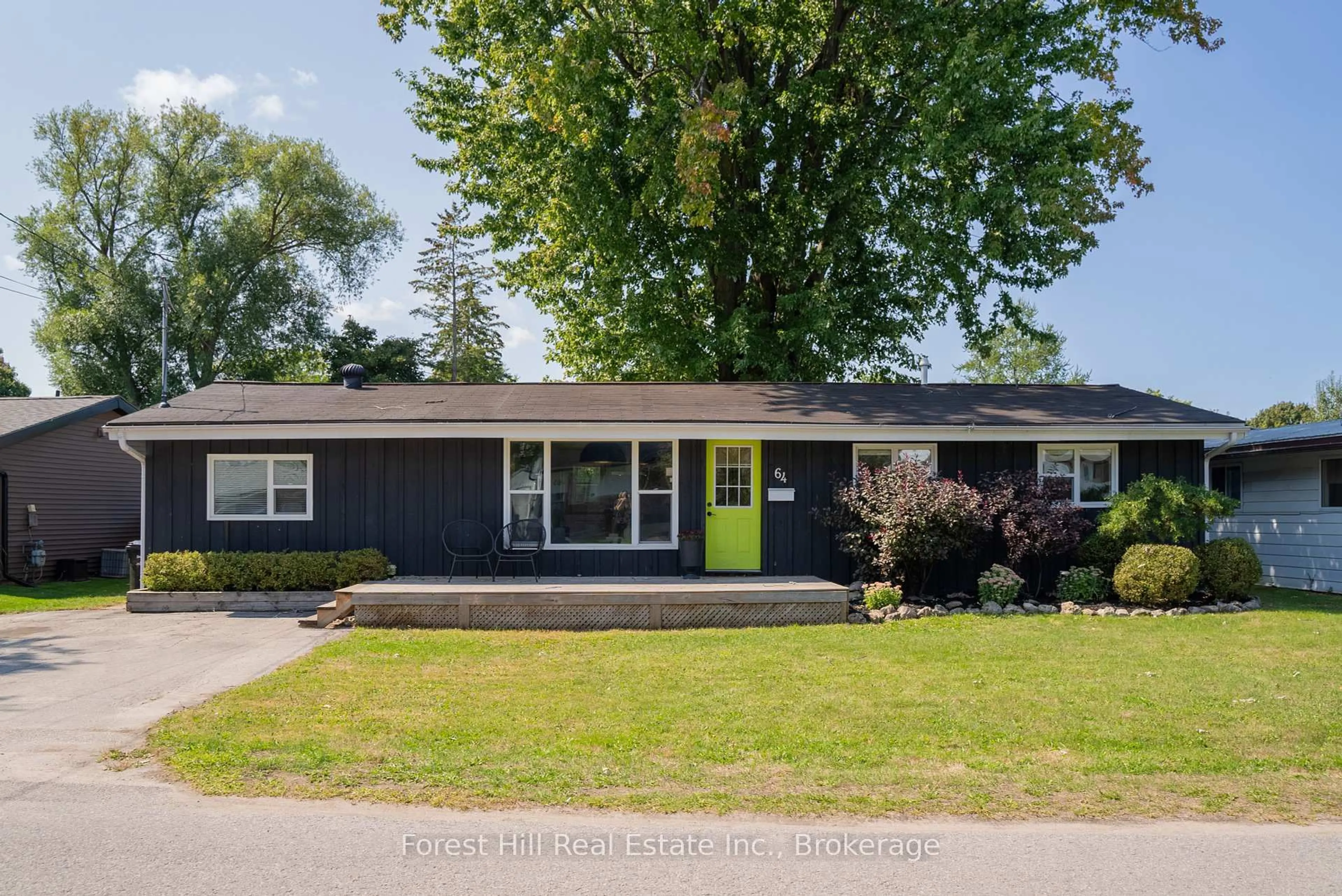 Home with vinyl exterior material, street for 64 Katherine St, Collingwood Ontario L9Y 3R4