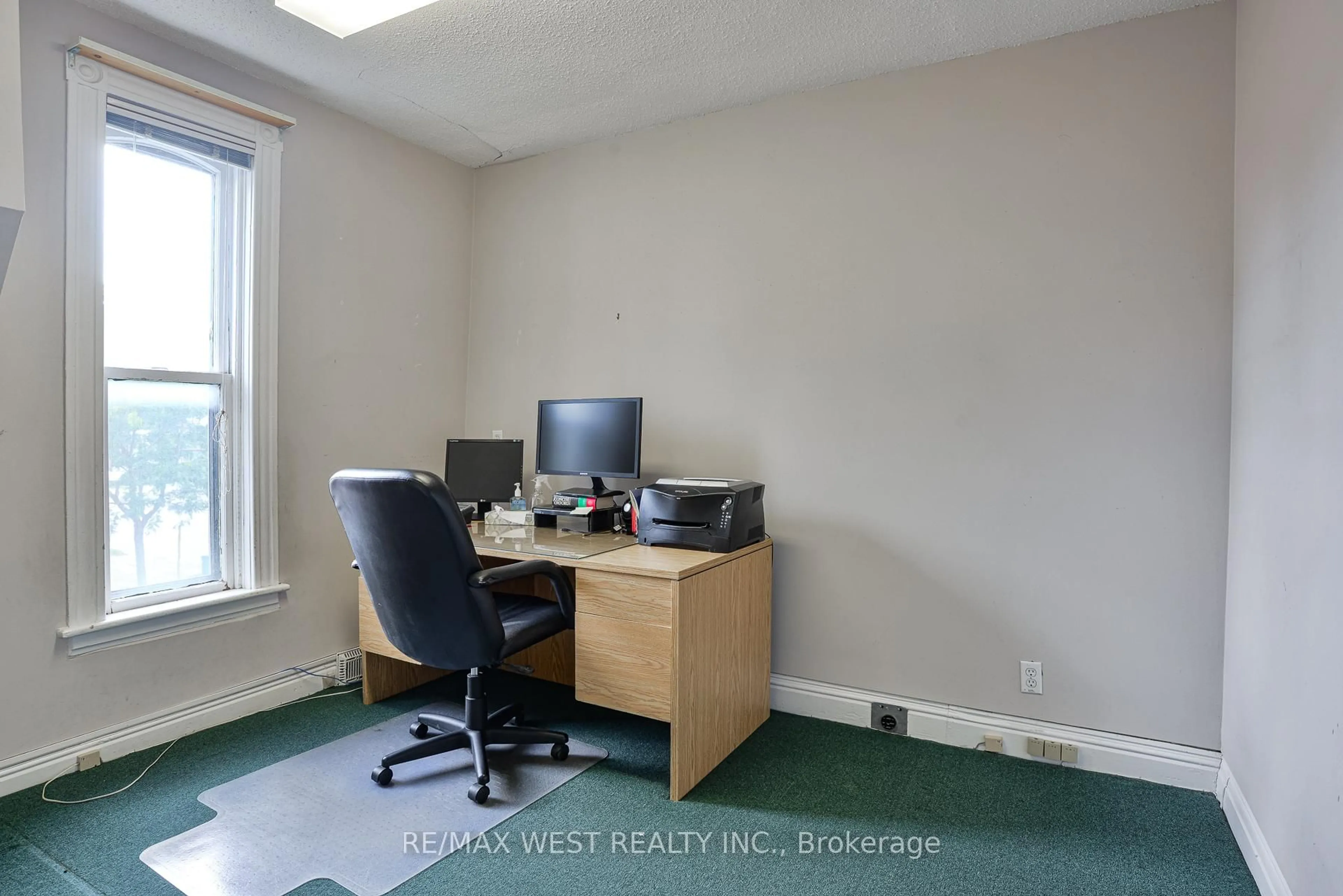 A pic of a room for 29 Albert St, Orillia Ontario L3V 5J9