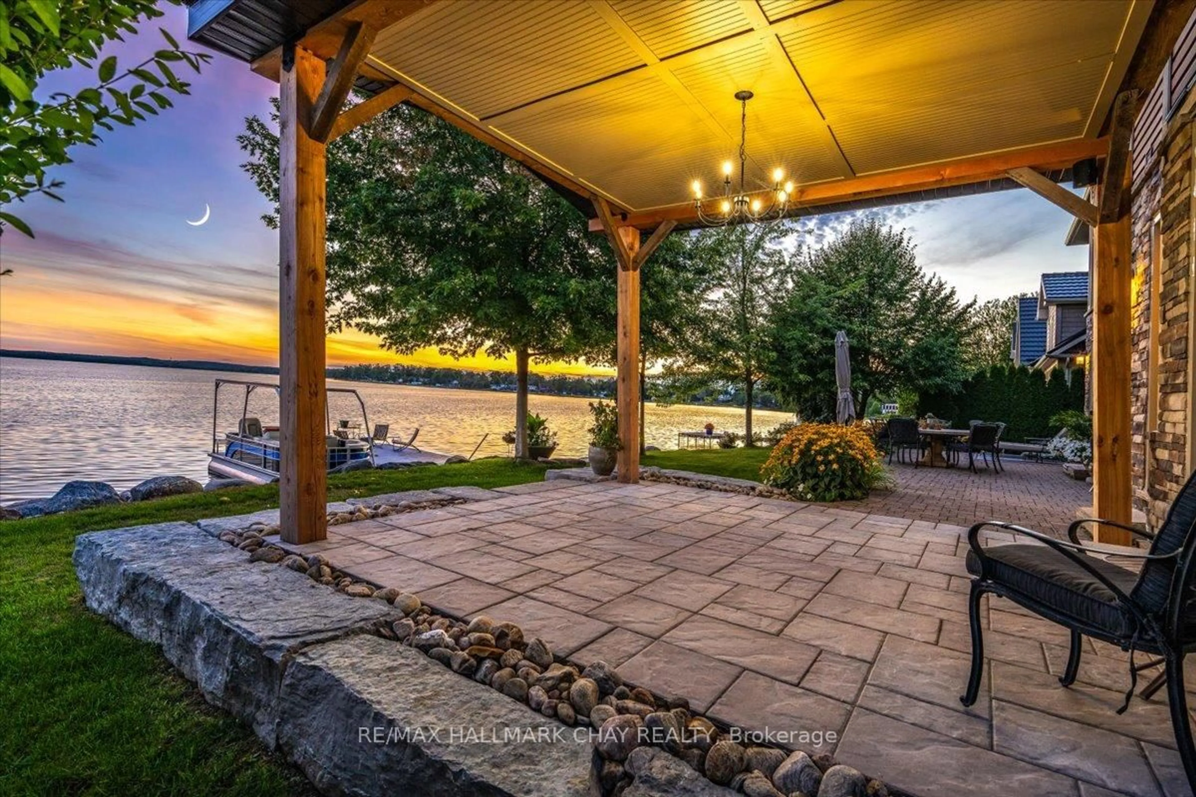 Patio, water/lake/river/ocean view for 147 Victoria Cres, Orillia Ontario L3V 0J5
