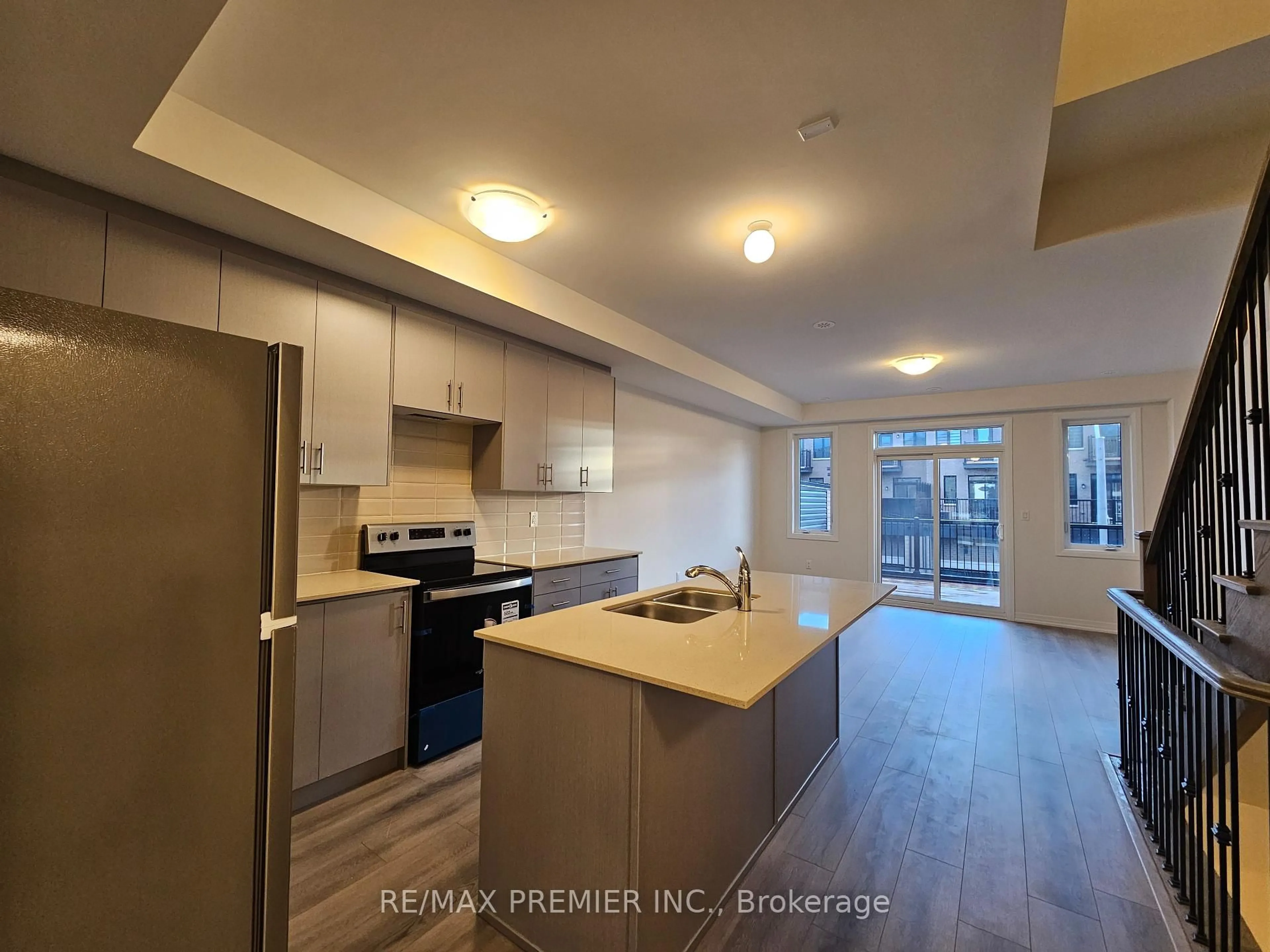 Open concept kitchen, unknown for 38 Cherry Hill Lane, Barrie Ontario L4N 6K7