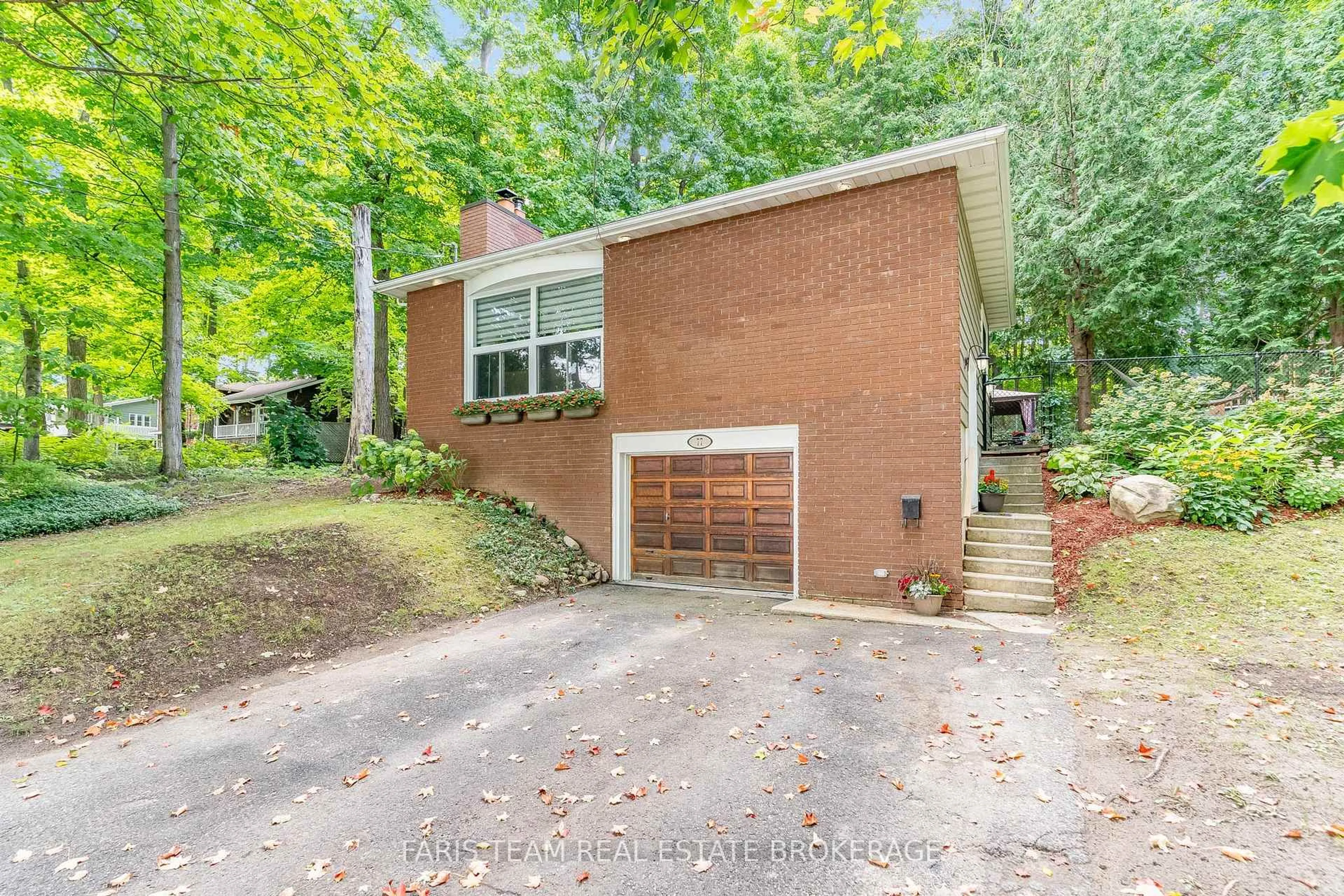 Home with brick exterior material, unknown for 77 Little Lake Dr, Barrie Ontario L4M 7B9