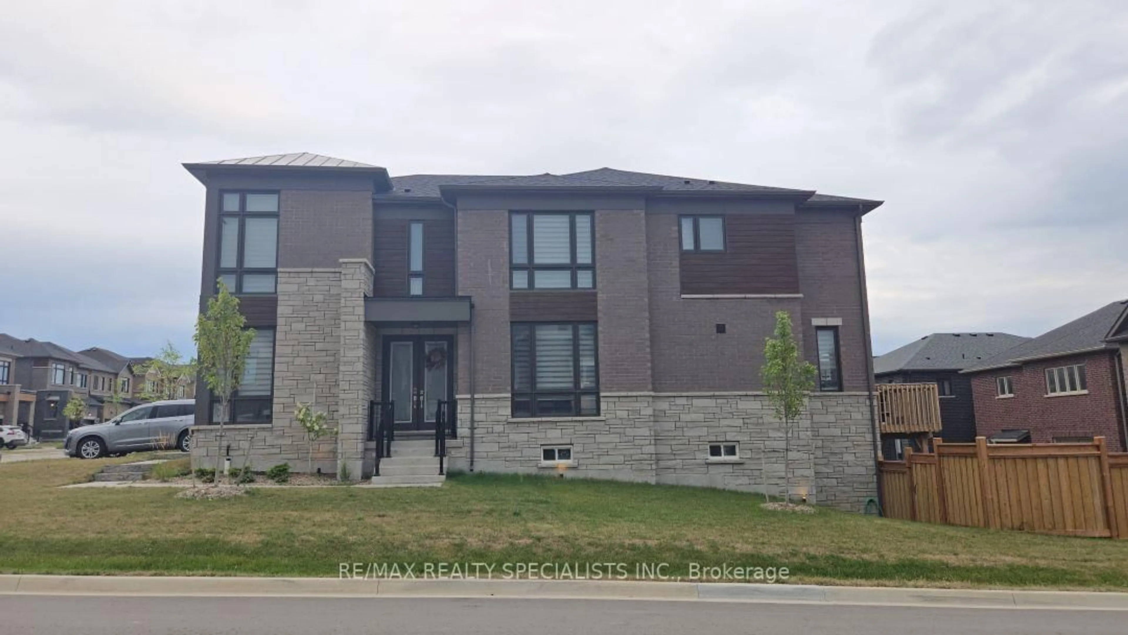 Home with brick exterior material, building for 2 Periwinkle Rd, Springwater Ontario L9X 2E2
