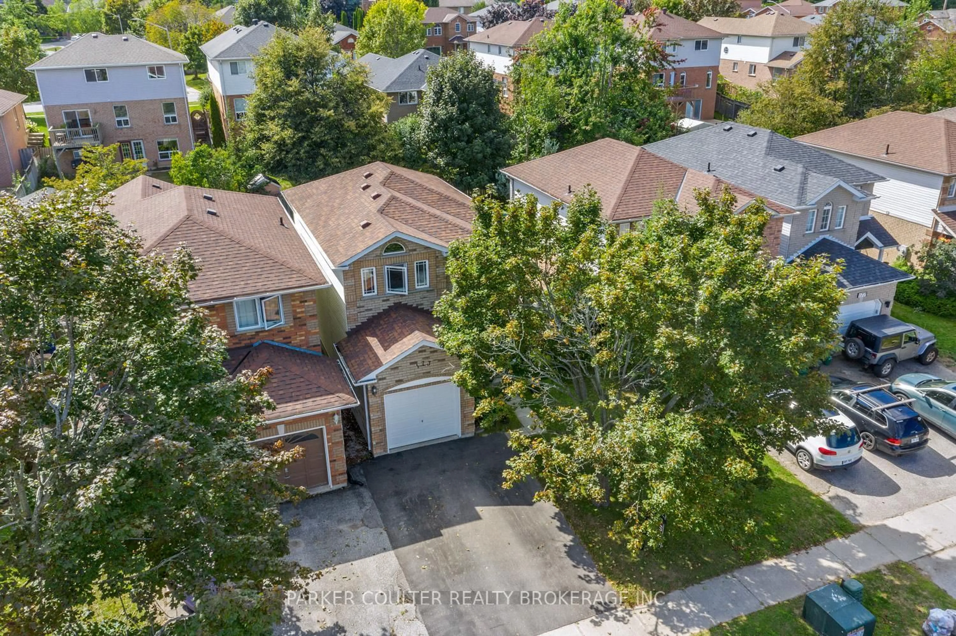 A pic from outside/outdoor area/front of a property/back of a property/a pic from drone, street for 173 Julia Cres, Orillia Ontario L3V 7W8