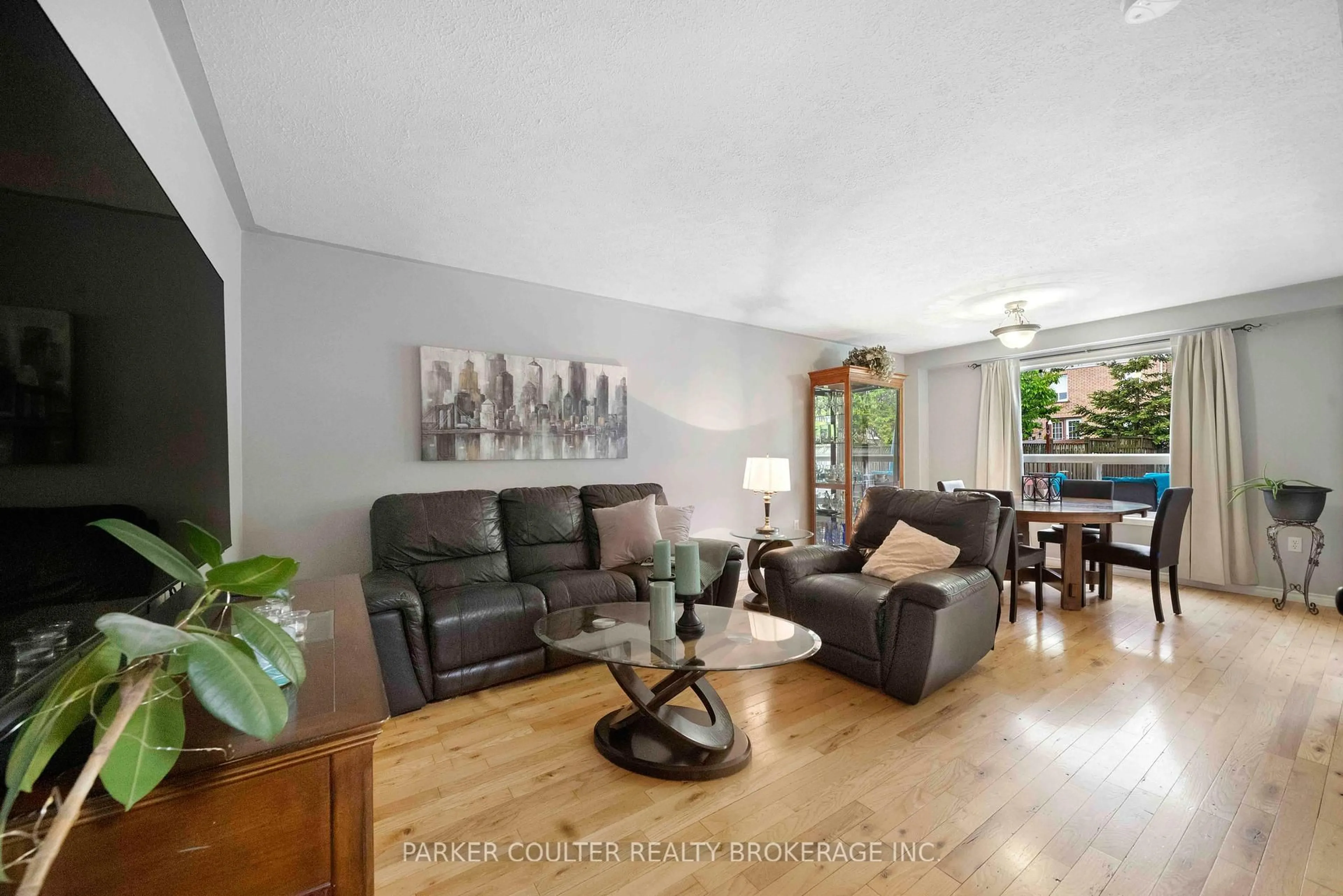 Living room with furniture, wood/laminate floor for 173 Julia Cres, Orillia Ontario L3V 7W8