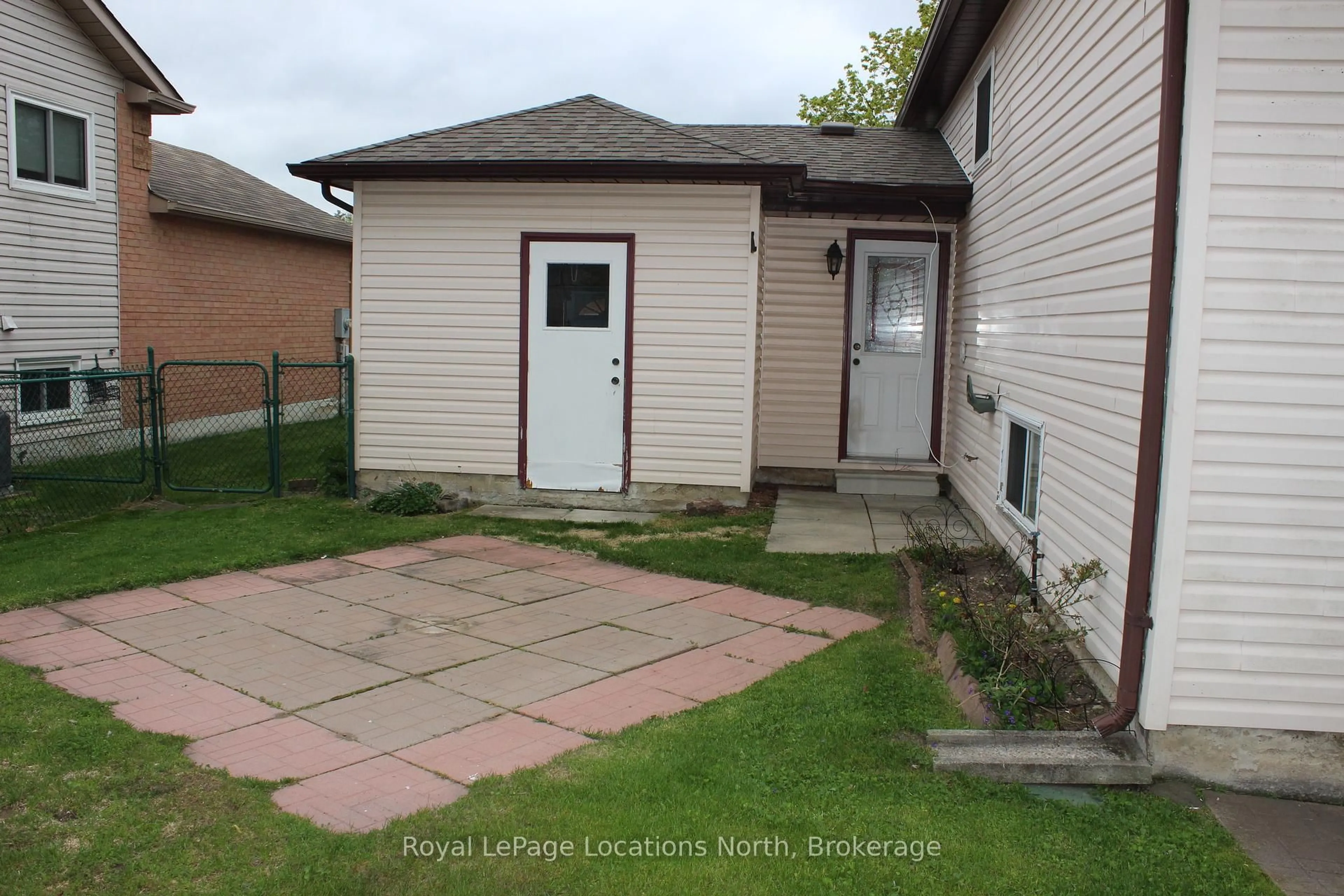 Patio, street for 21 Langevin Dr, Wasaga Beach Ontario L9Z 1C6